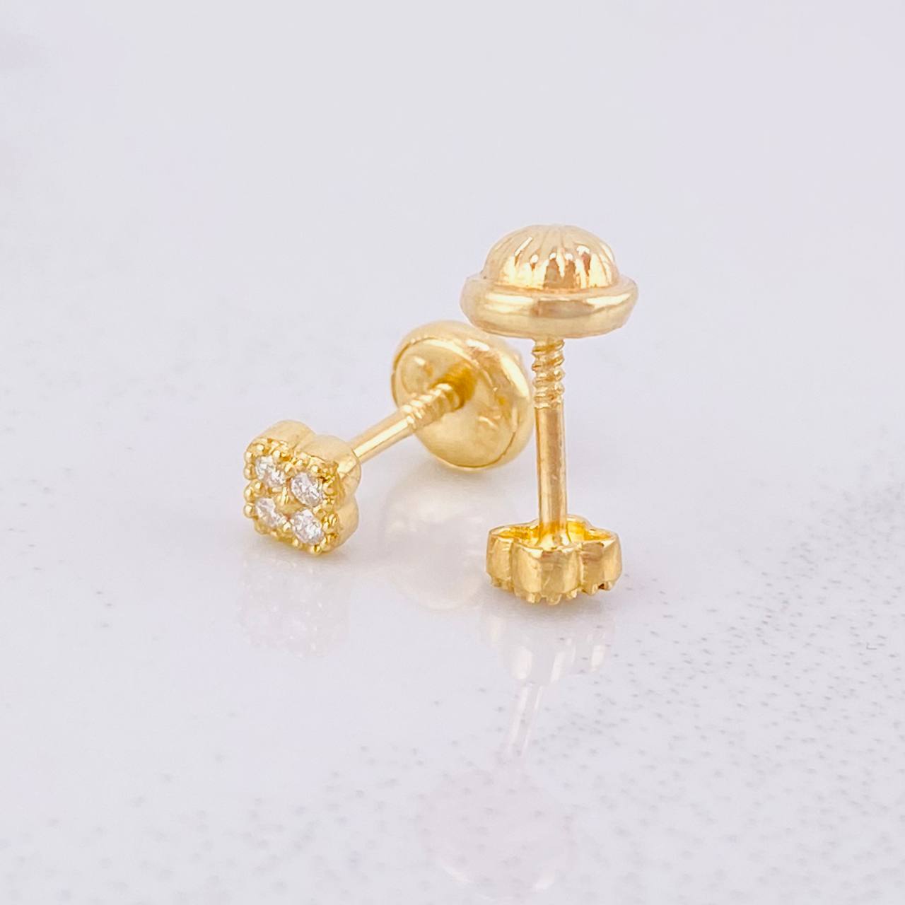 Topos Flor Trebol Esmeraldas 6pts 0.95g / 3.8mm Oro Amarillo 18K