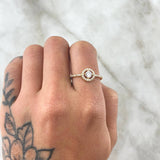 Anillo Halo Redondo 2gr / T7 1/2 / Circones Blancos Oro Amarillo 18K