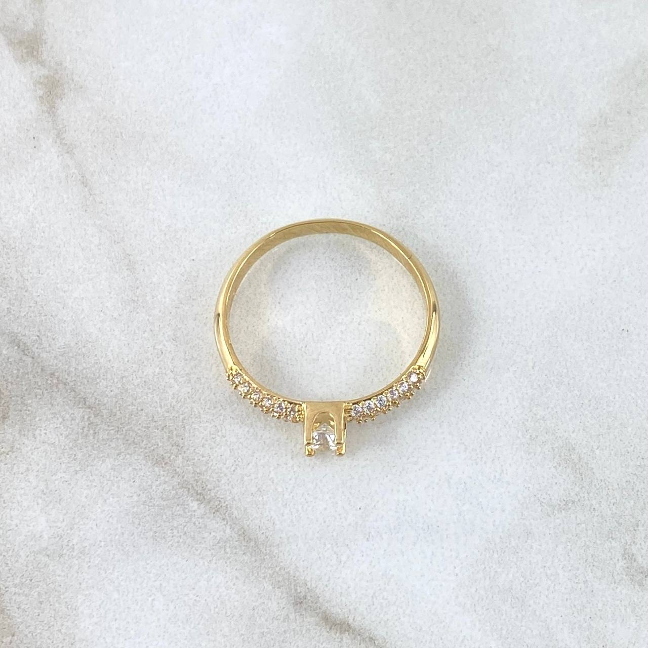 Anillo Solitario Abultado 2.35gr / T7 1/4 / Circones Blancos Oro Amarillo 18K