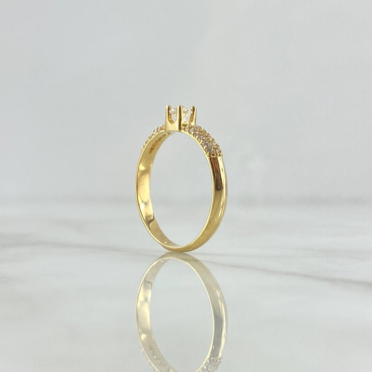 Anillo Solitario Abultado 2.35gr / T7 1/4 / Circones Blancos Oro Amarillo 18K