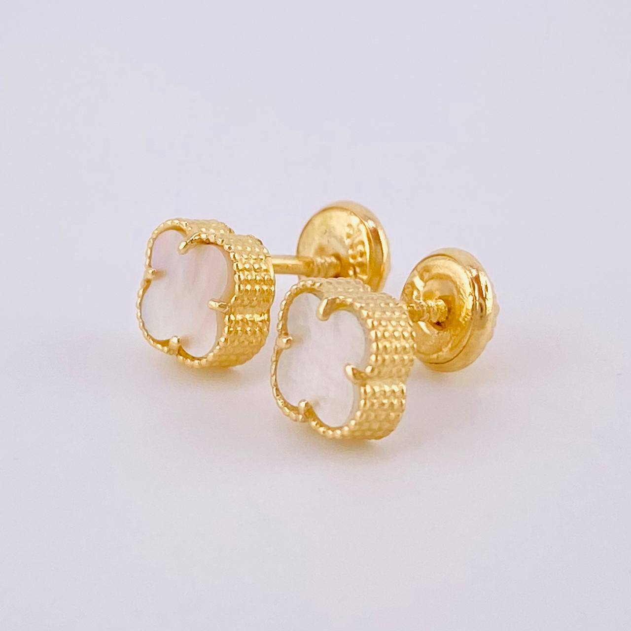 Topos Trebol Blanco 1.3 g / 6.1 mm Oro Amarillo 18K