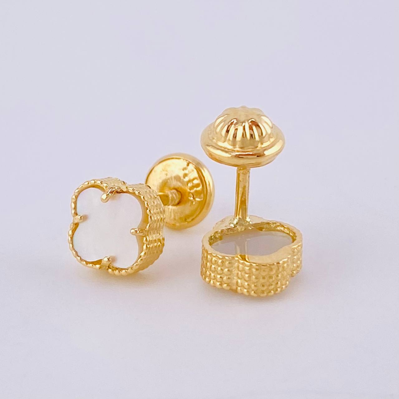 Topos Trebol Blanco 1.35 g / 6.2 mm Oro Amarillo 18K
