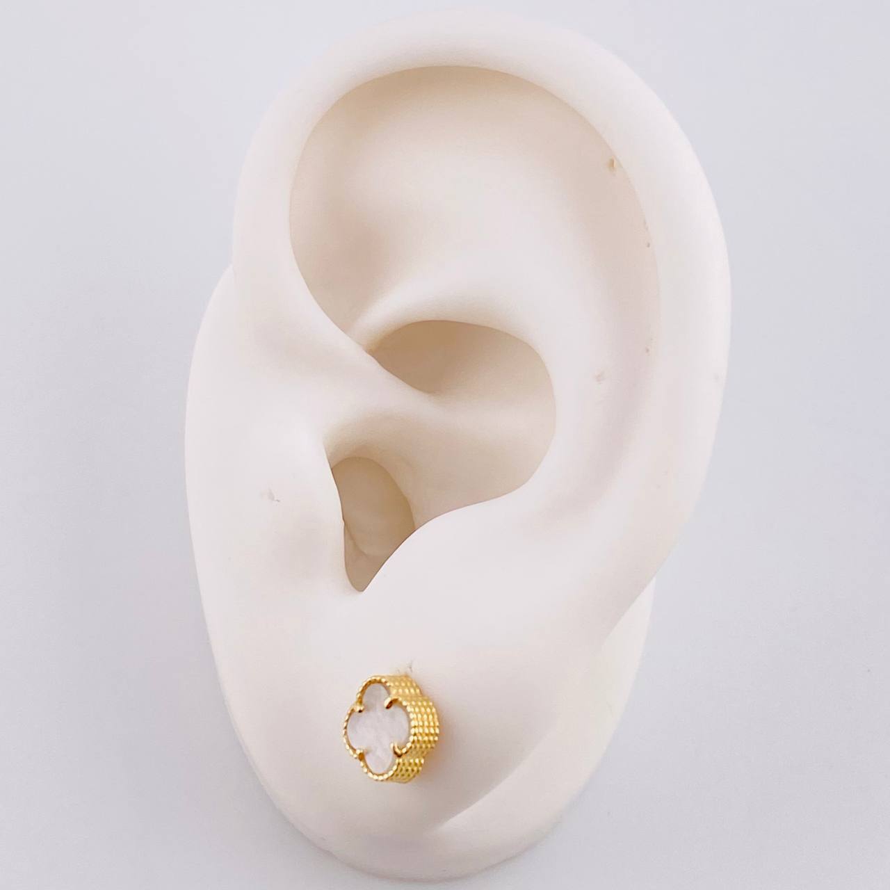 Topos Trebol Blanco 1.3 g / 6.1 mm Oro Amarillo 18K