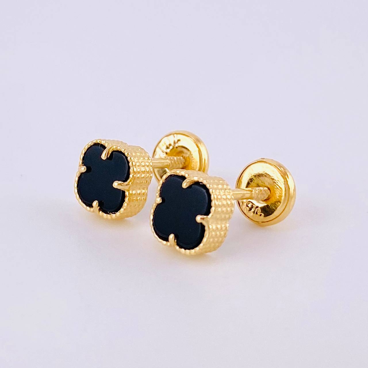 Topos Trebol Onix Negro 1.3 g / 6.3 mm Oro Amarillo 18K