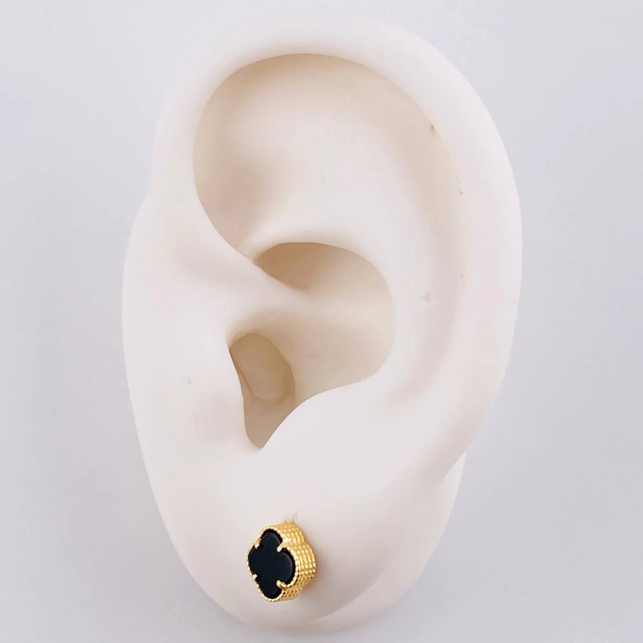 Topos Trébol Ónix Negro 1.35 g / 6.3 mm Oro Amarillo 18K