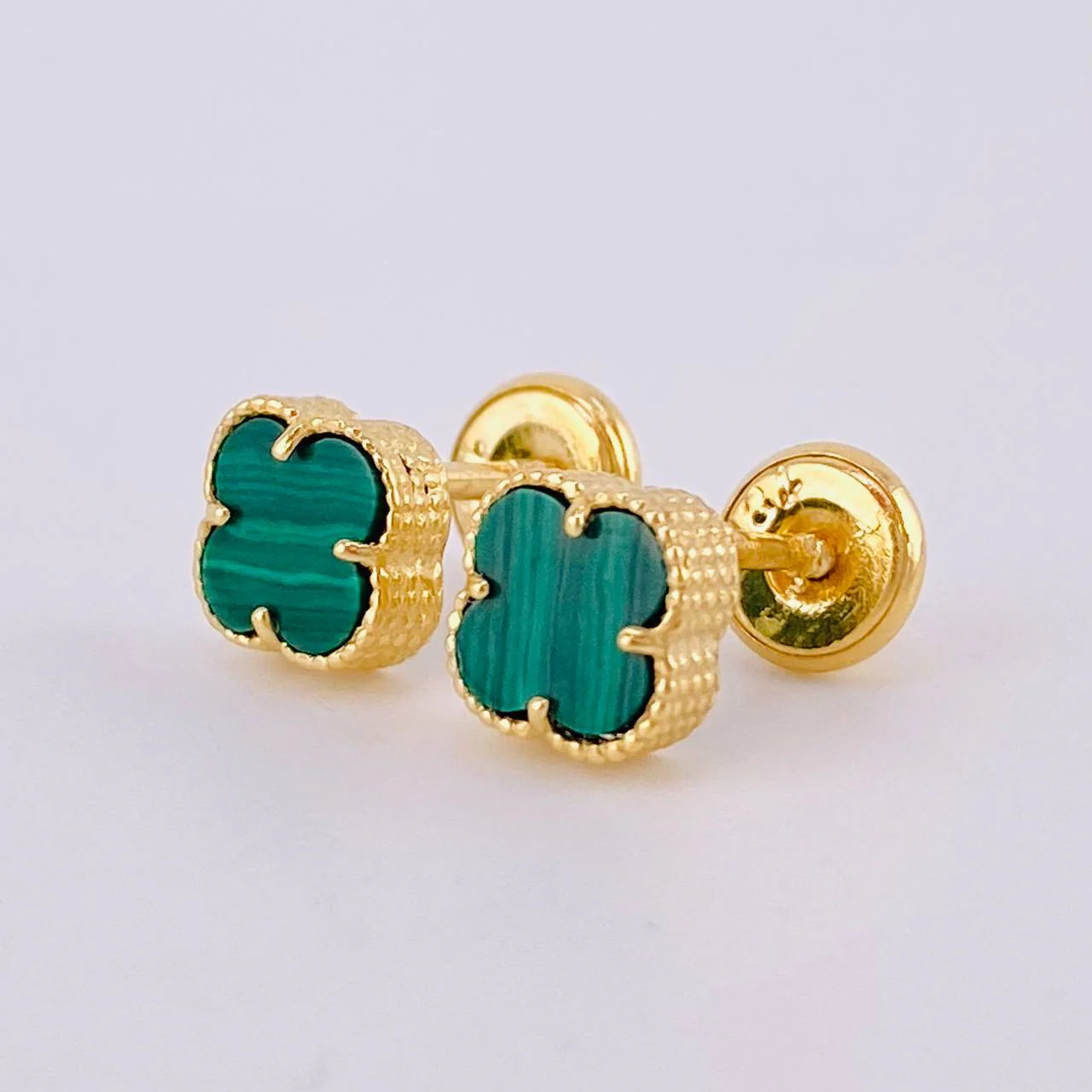 Topos Trébol Malaquita Verde 1.3 g / 6.3 mm Oro Amarillo 18K