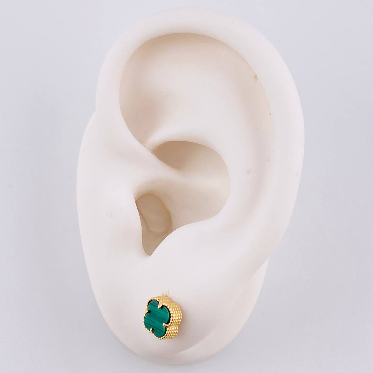 Topos Trebol Verde 1.3 g / 6.3 mm Oro Amarillo 18K