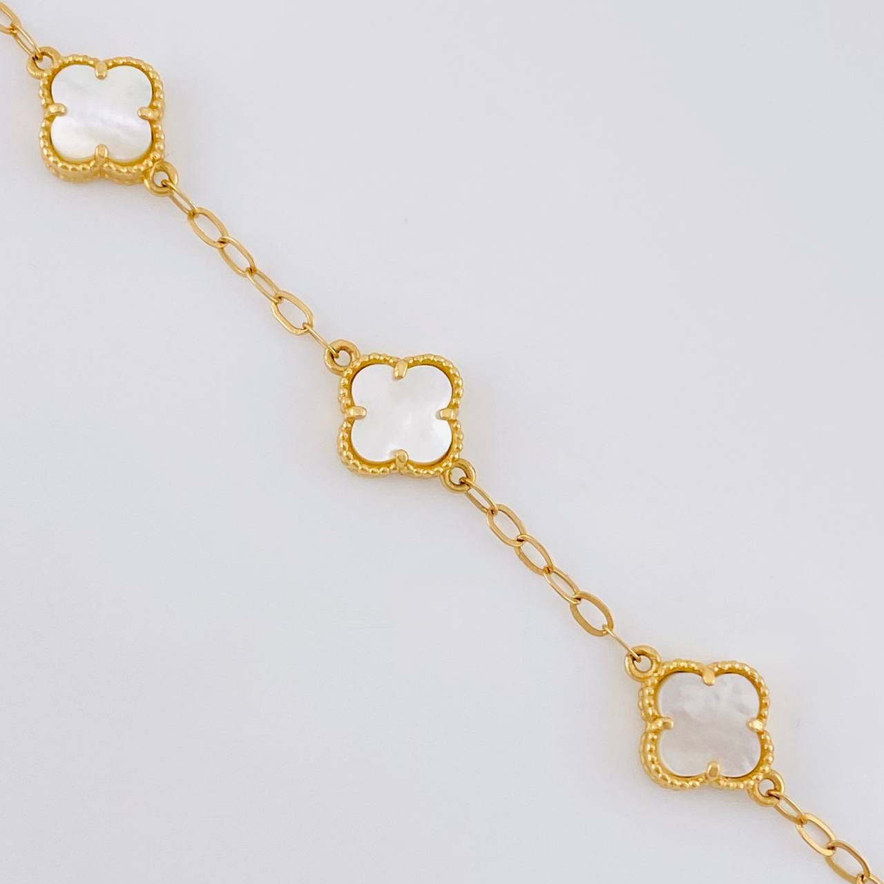 Pulso Trebol Nacar Blanco Diamantado 4.15gr / 17.5cm-19.5cm / 10mm Oro Amarillo Nac.Esp. 18K