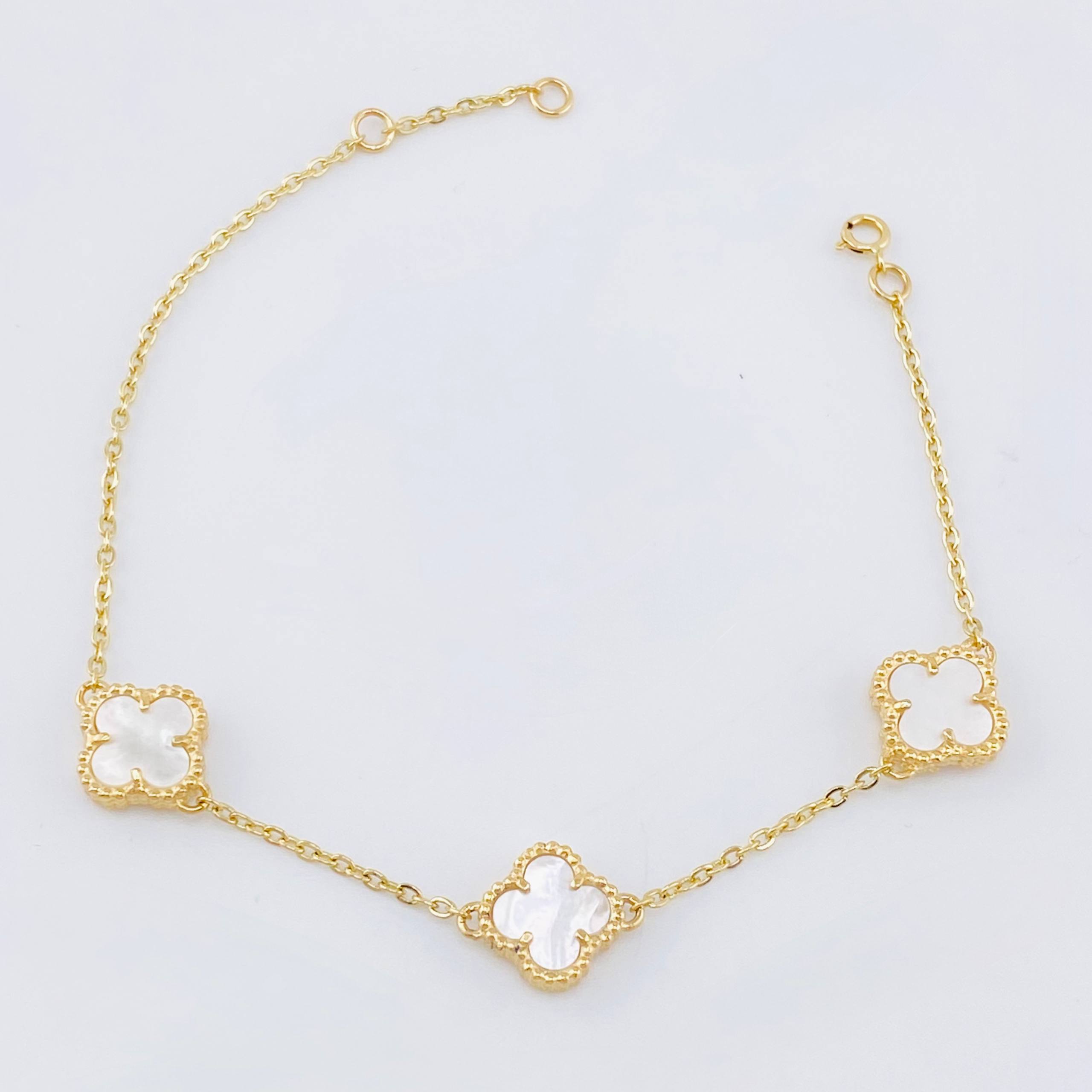 Pulso Trebol Nacar Blanco 4.5gr / 17cm-18.5cm / 10mm Oro Amarillo Nac.Esp. 18K ©