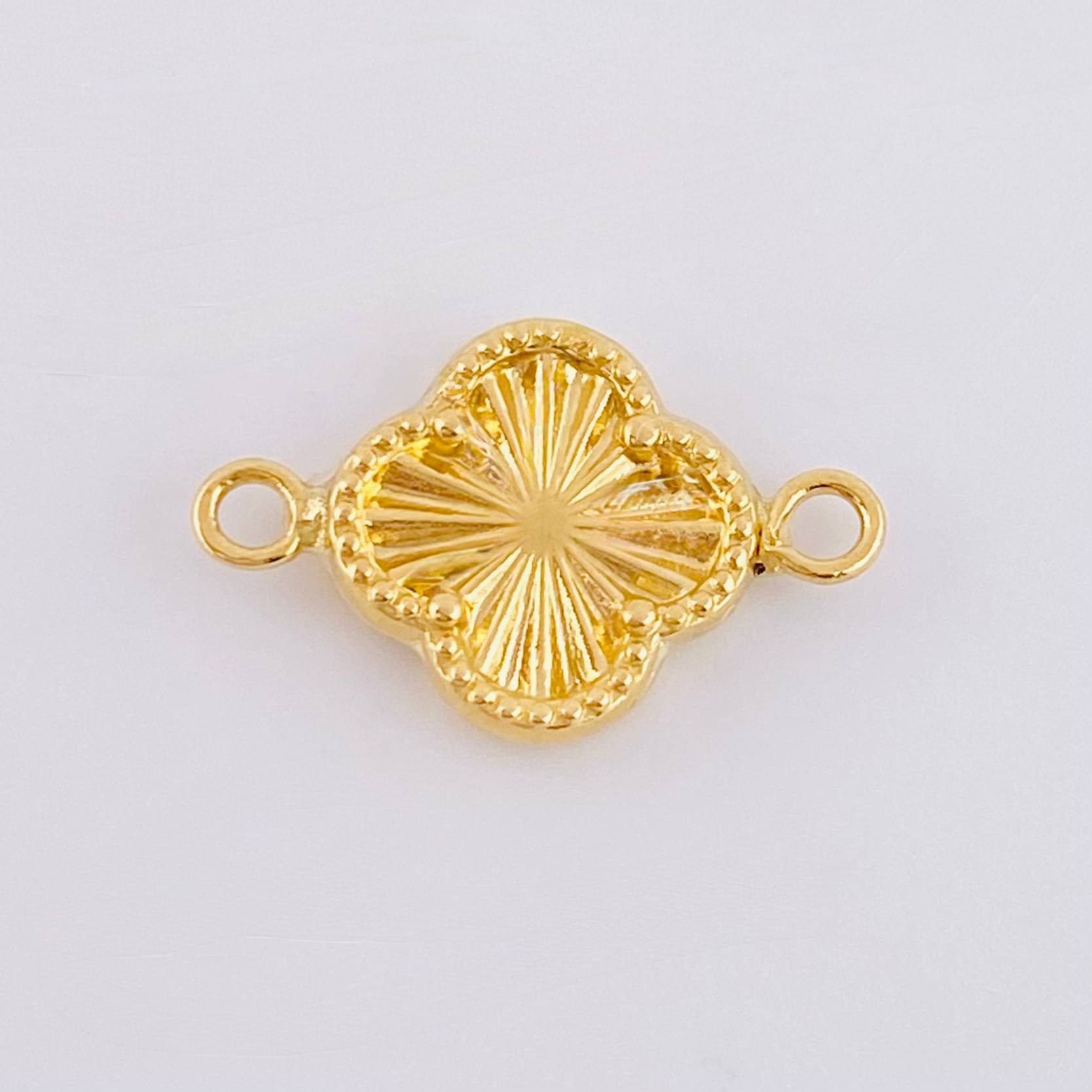 Herraje Trebol Dorado 0.6gr / 1.5cm / Oro Amarillo 18K