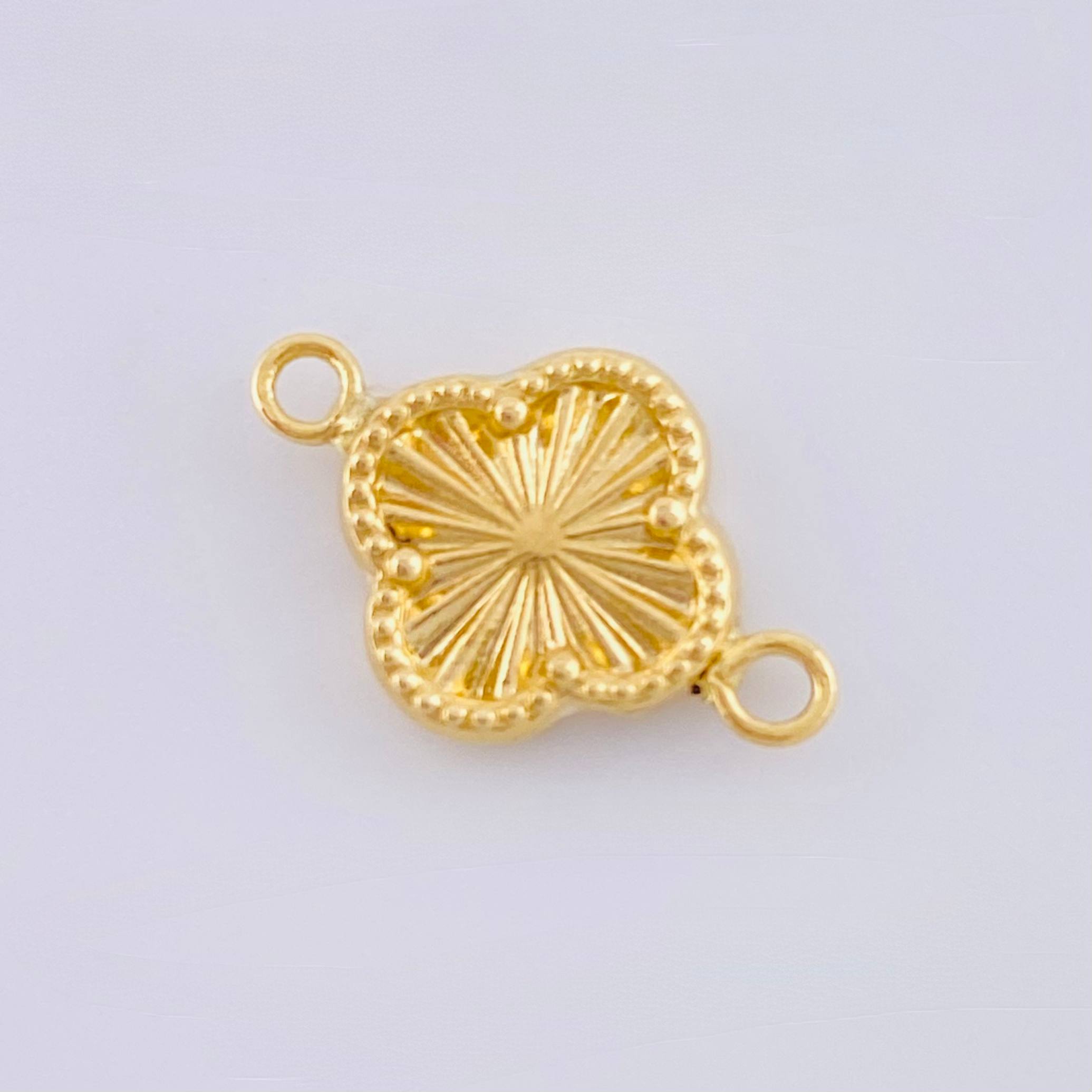 Herraje Trebol Dorado 0.6gr / 1.5cm / Oro Amarillo 18K