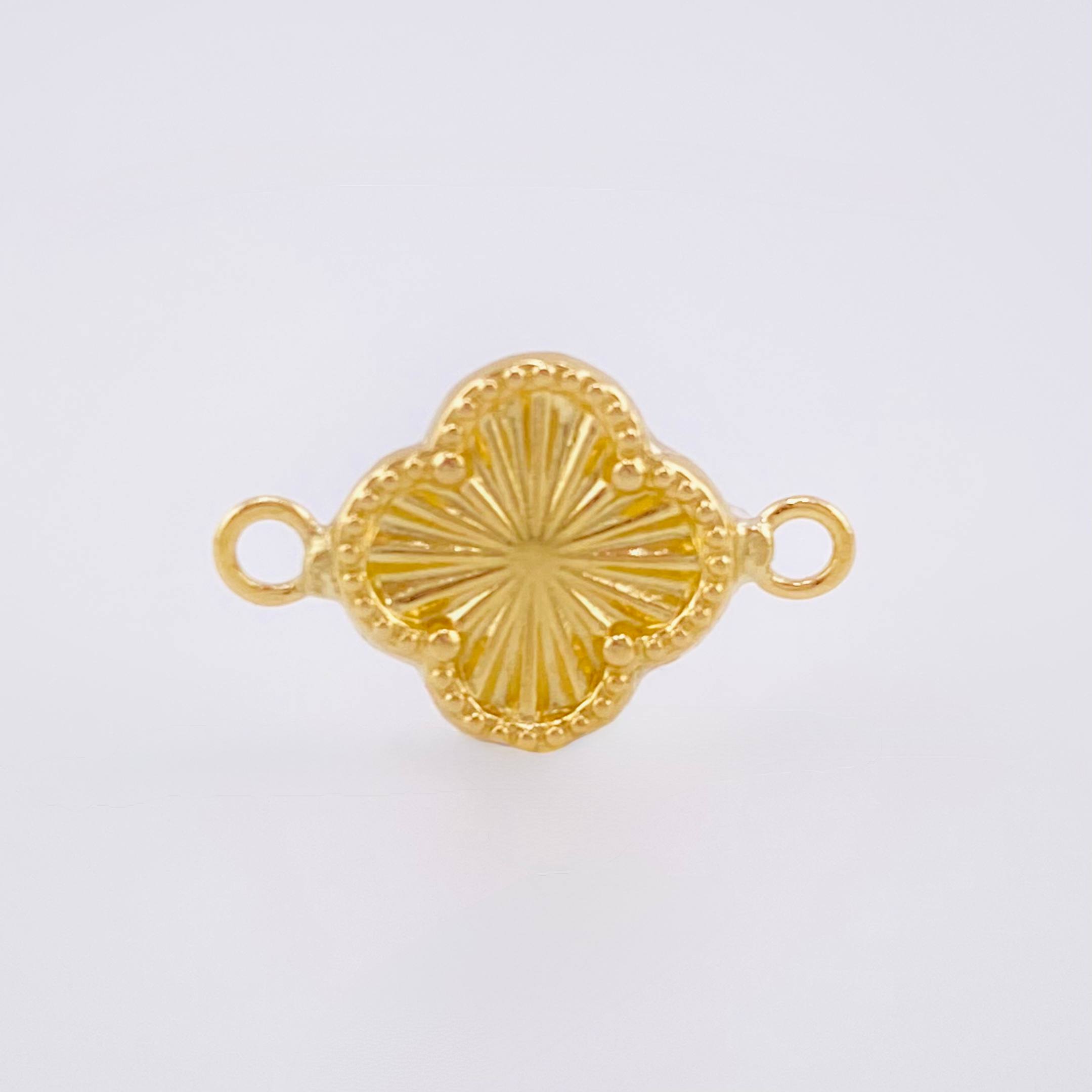 Herraje Trebol Dorado 0.6gr / 1.5cm / Oro Amarillo 18K