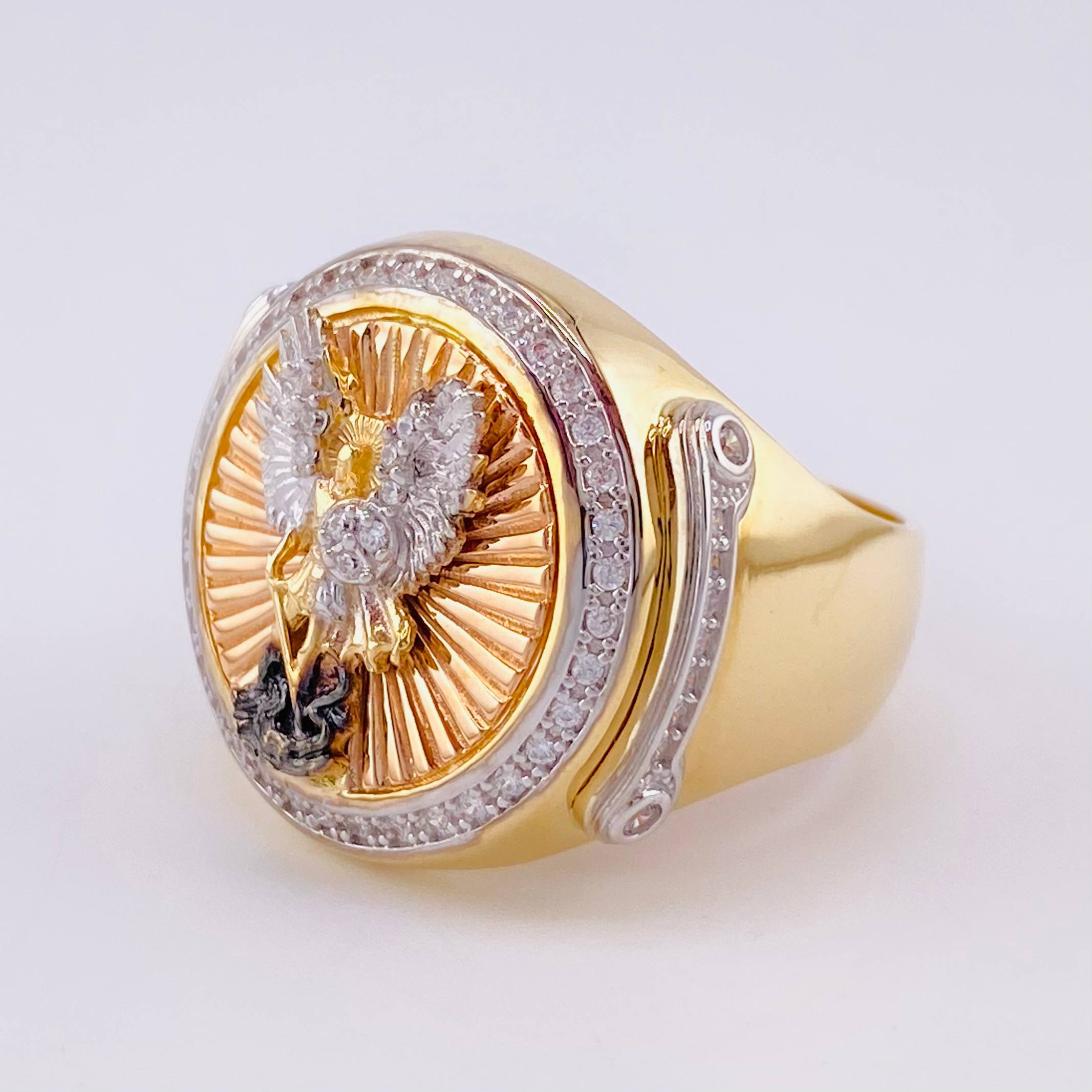 Anillo Sello San Miguel 10.75g / T9 1/2 Tres Oros 18K