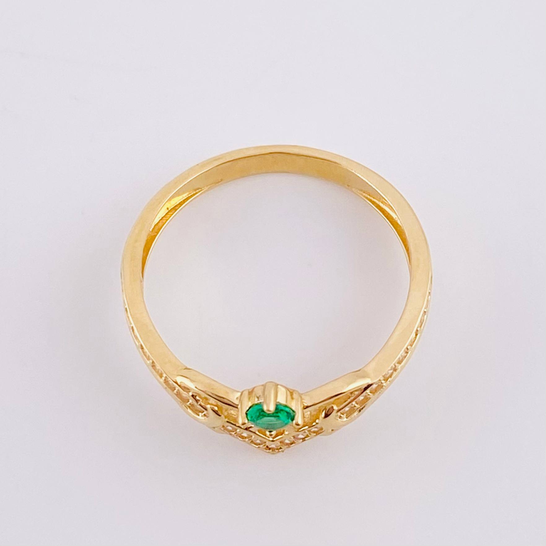 Anillo Tiara V Solitario 2.65g / T7 3/4 Oro Amarillo 18K