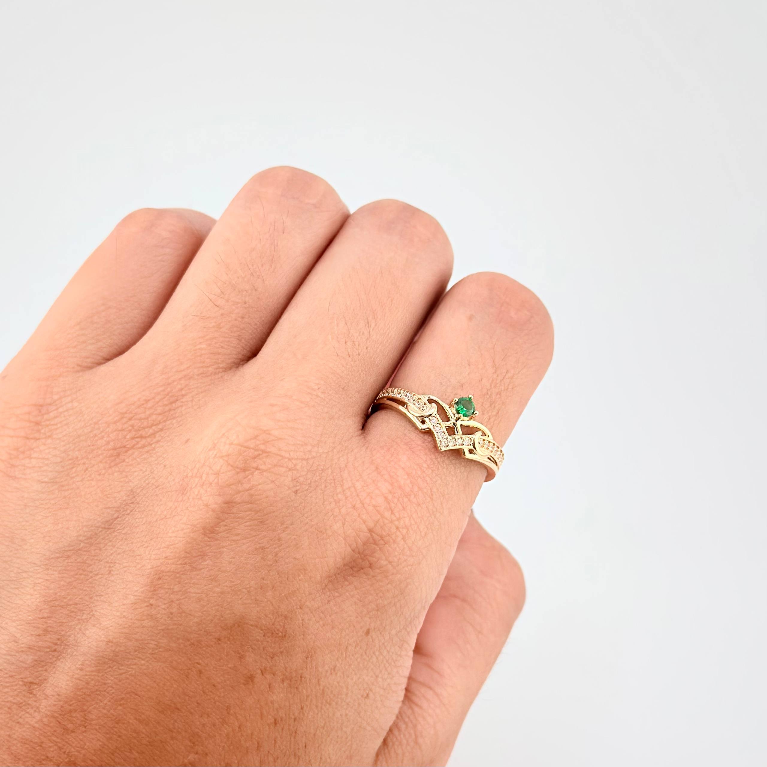 Anillo Tiara V Solitario 2.65g / T7 3/4 Oro Amarillo 18K