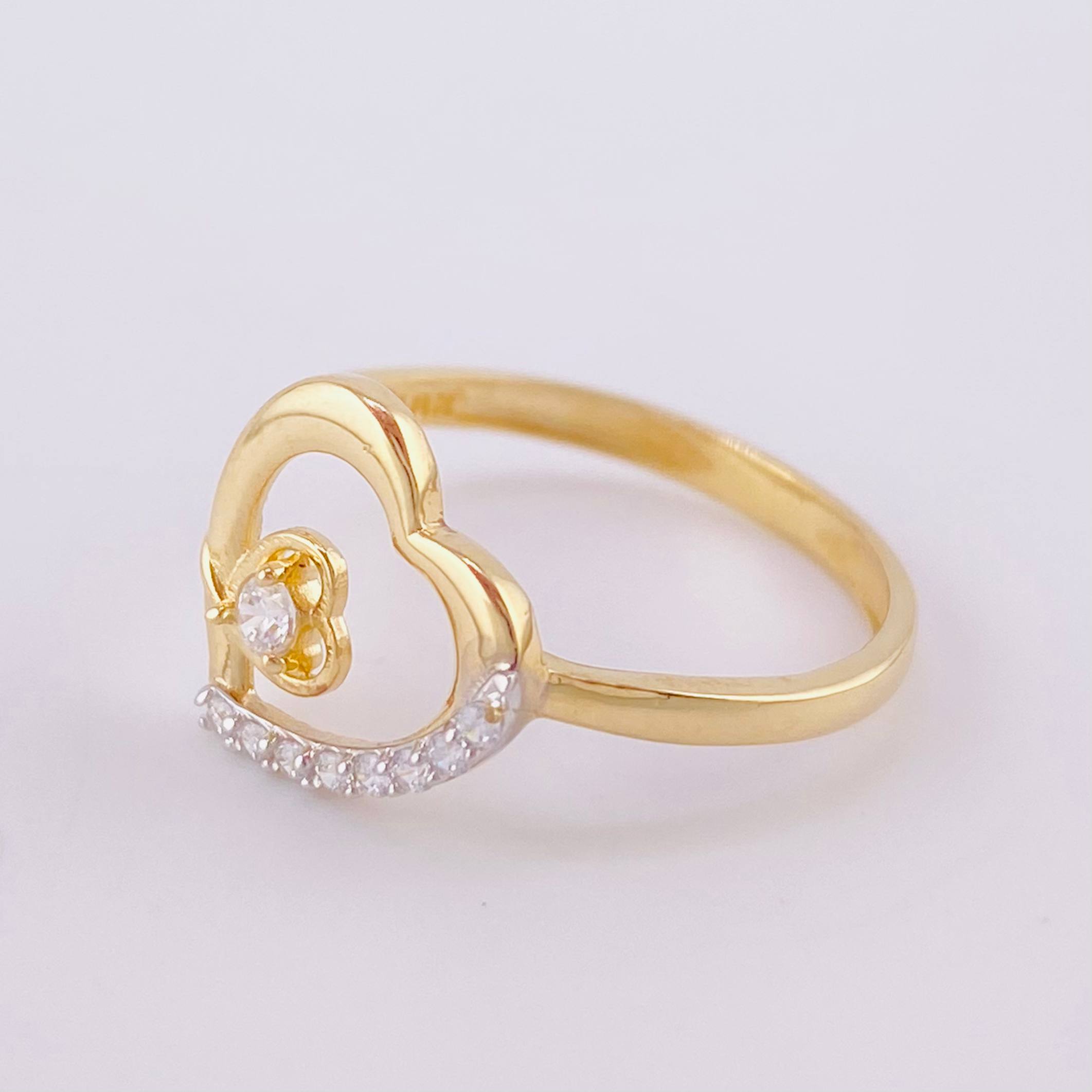 Anillo Silueta Corazon 1.8g / T7 1/2 Oro Amarillo 18K