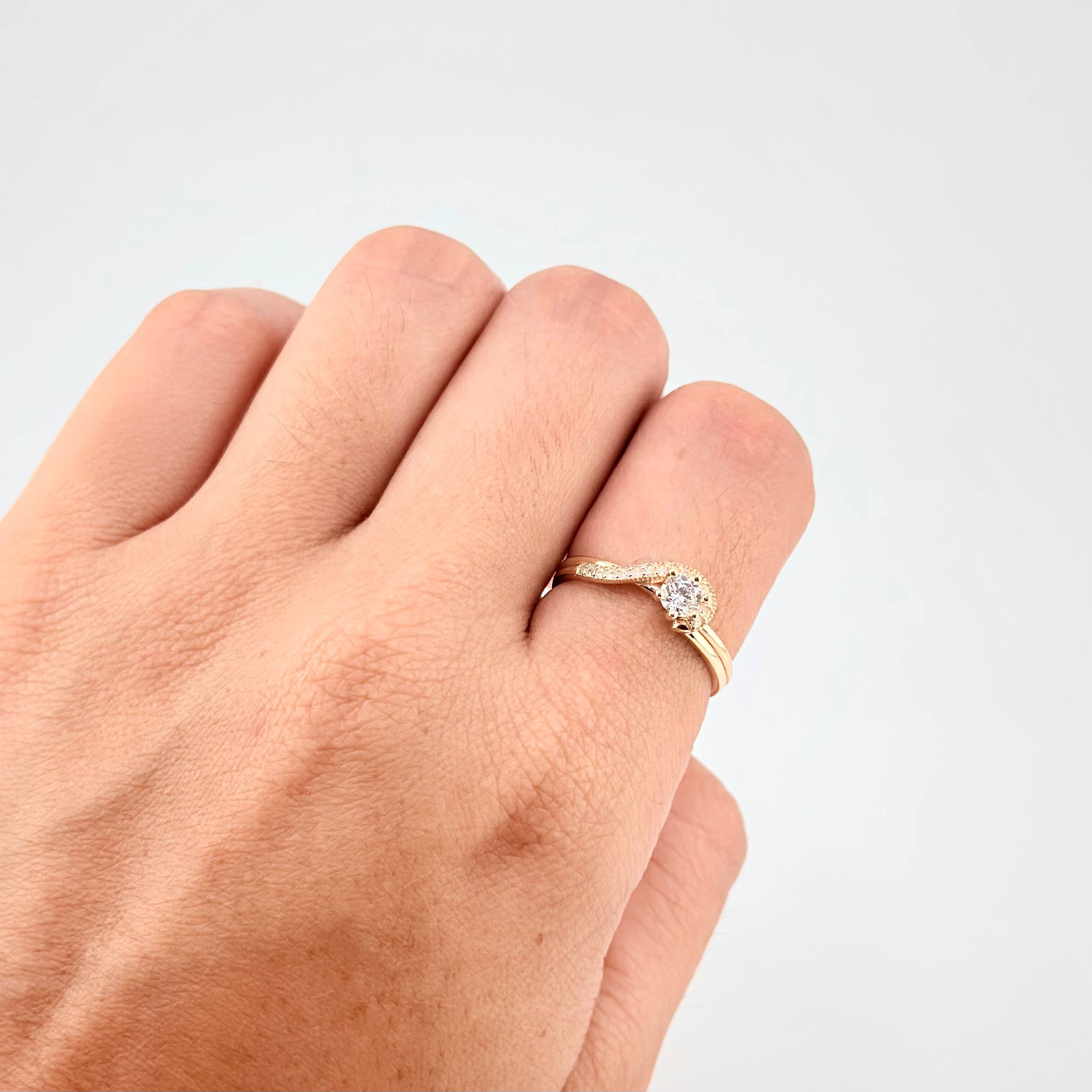 Anillo Solitario Bypass 2.25g / T6 Oro Amarillo 18K