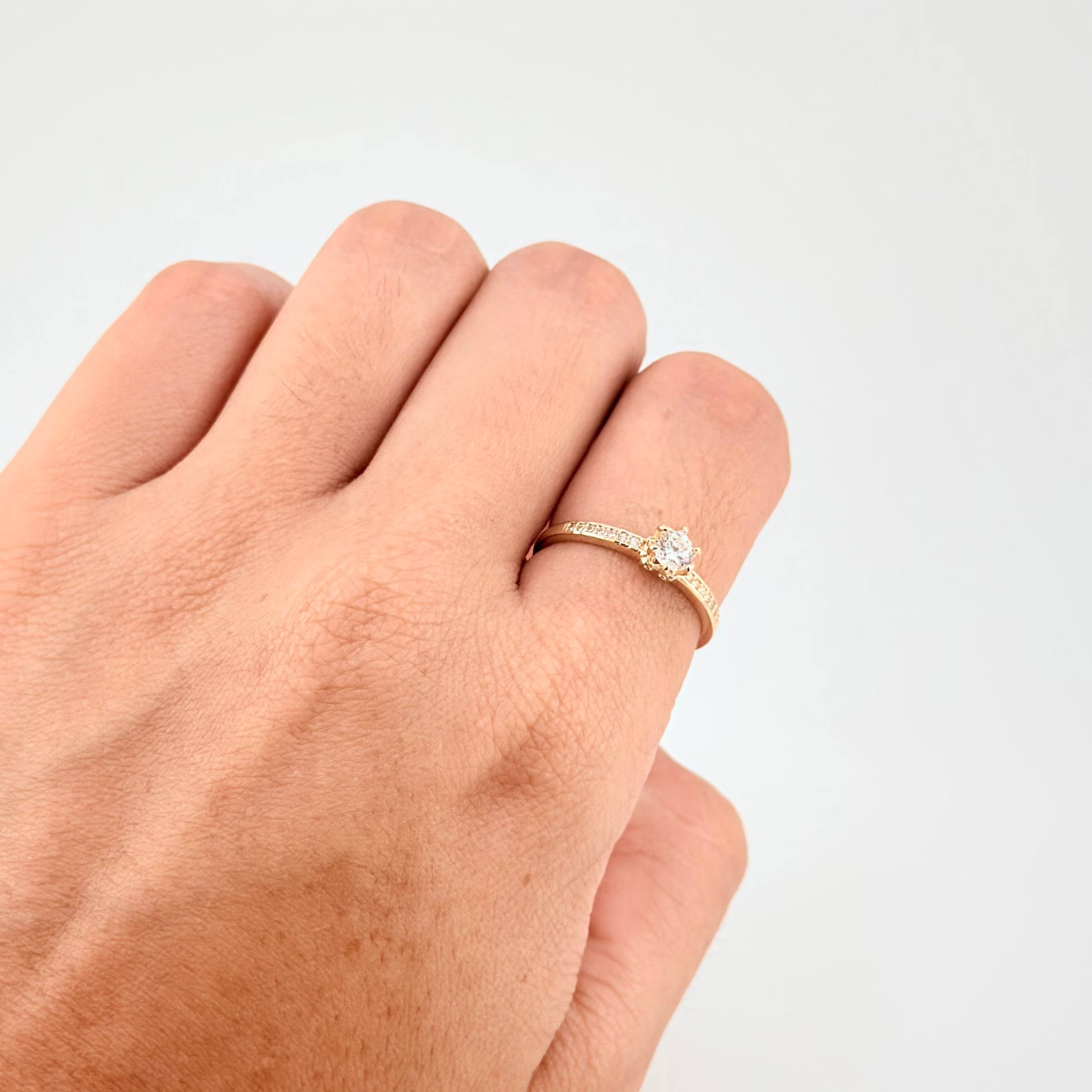 Anillo Solitario Carril Tupido 1.85g / T7 Oro Amarillo 18K