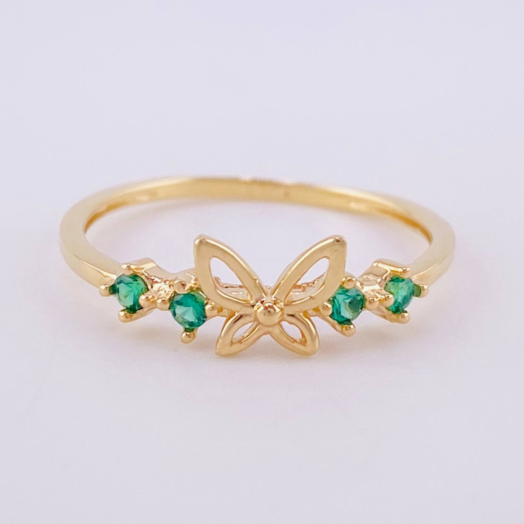 Anillo Silueta Mariposa Zirconias 1.4g / T6 3/4 Oro Amarillo 18K