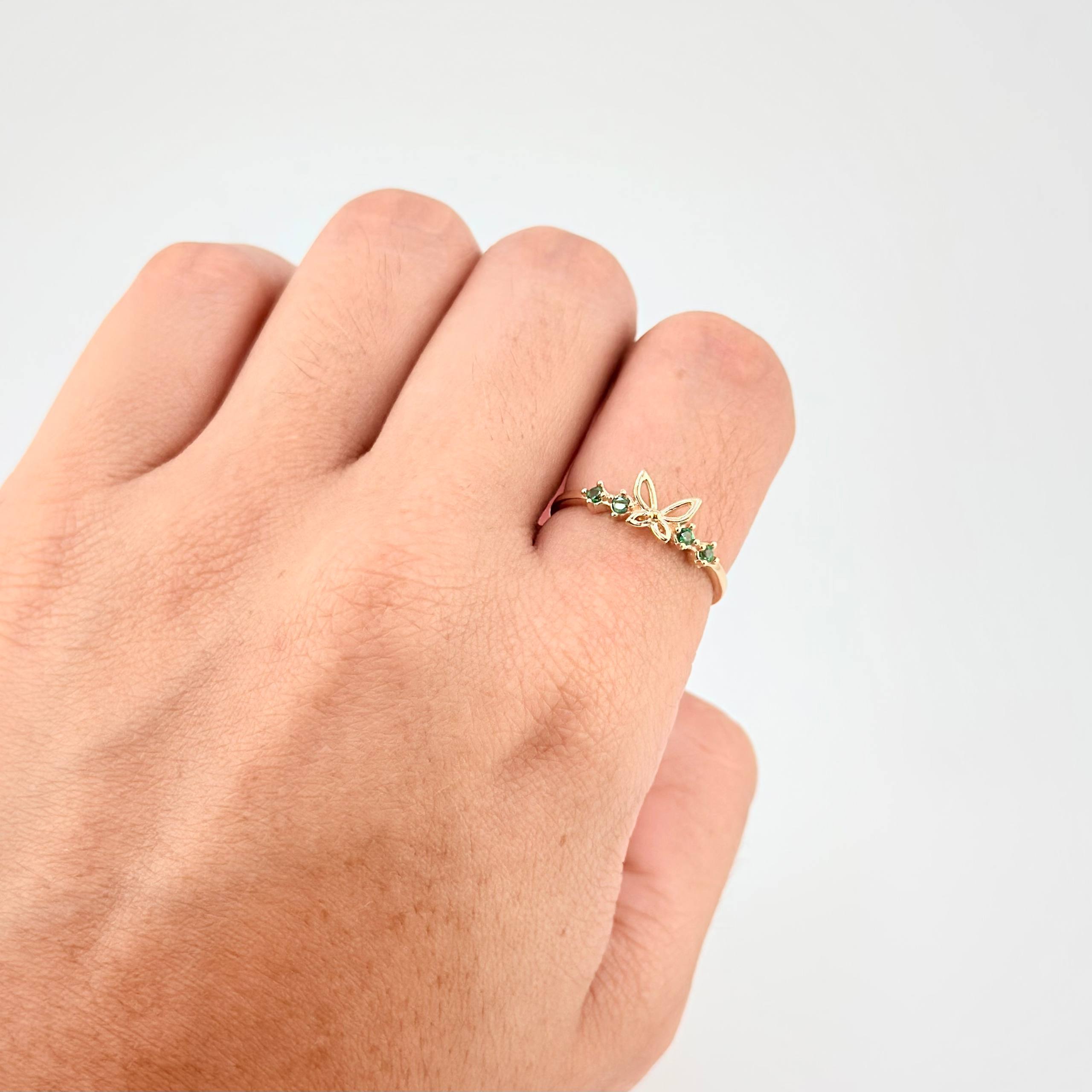 Anillo Silueta Mariposa Zirconias 1.4g / T6 3/4 Oro Amarillo 18K