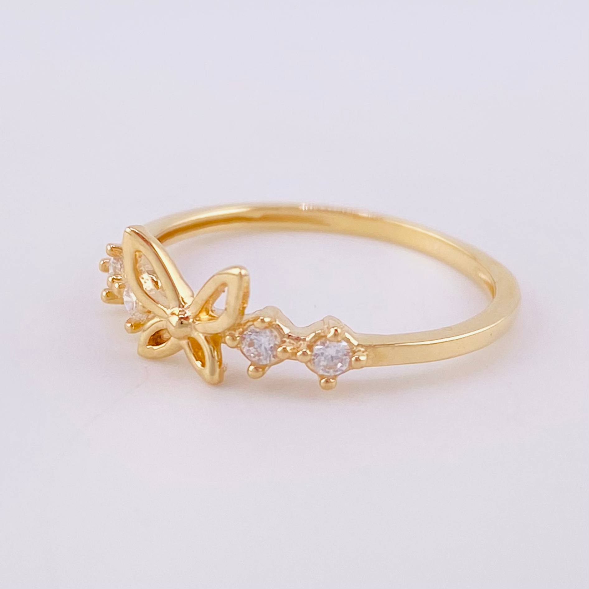 Anillo Silueta Mariposa Zirconias 1.4g / T5 3/4 Oro Amarillo 18K