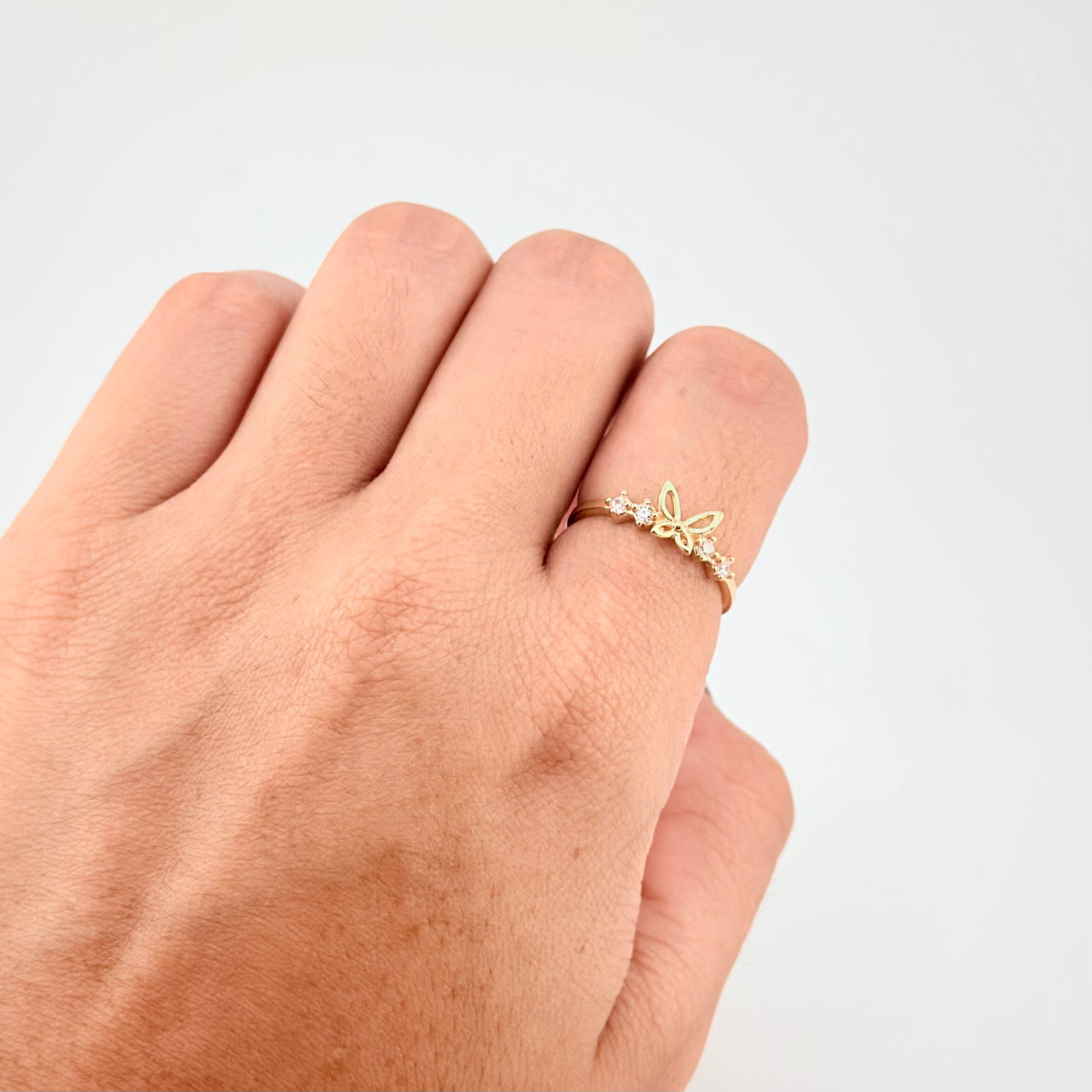 Anillo Silueta Mariposa Zirconias 1.4g / T5 3/4 Oro Amarillo 18K
