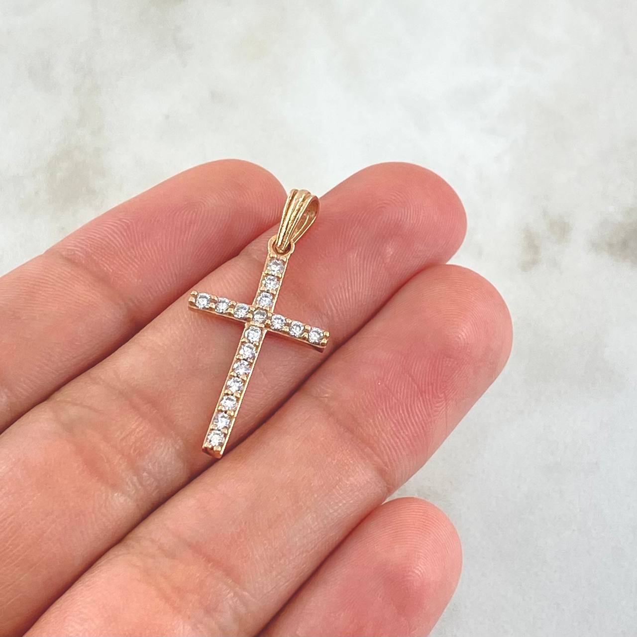 Dije Cruz Tupida 1.6gr / 3cm / Circones Blancos Oro Rosa 18K *