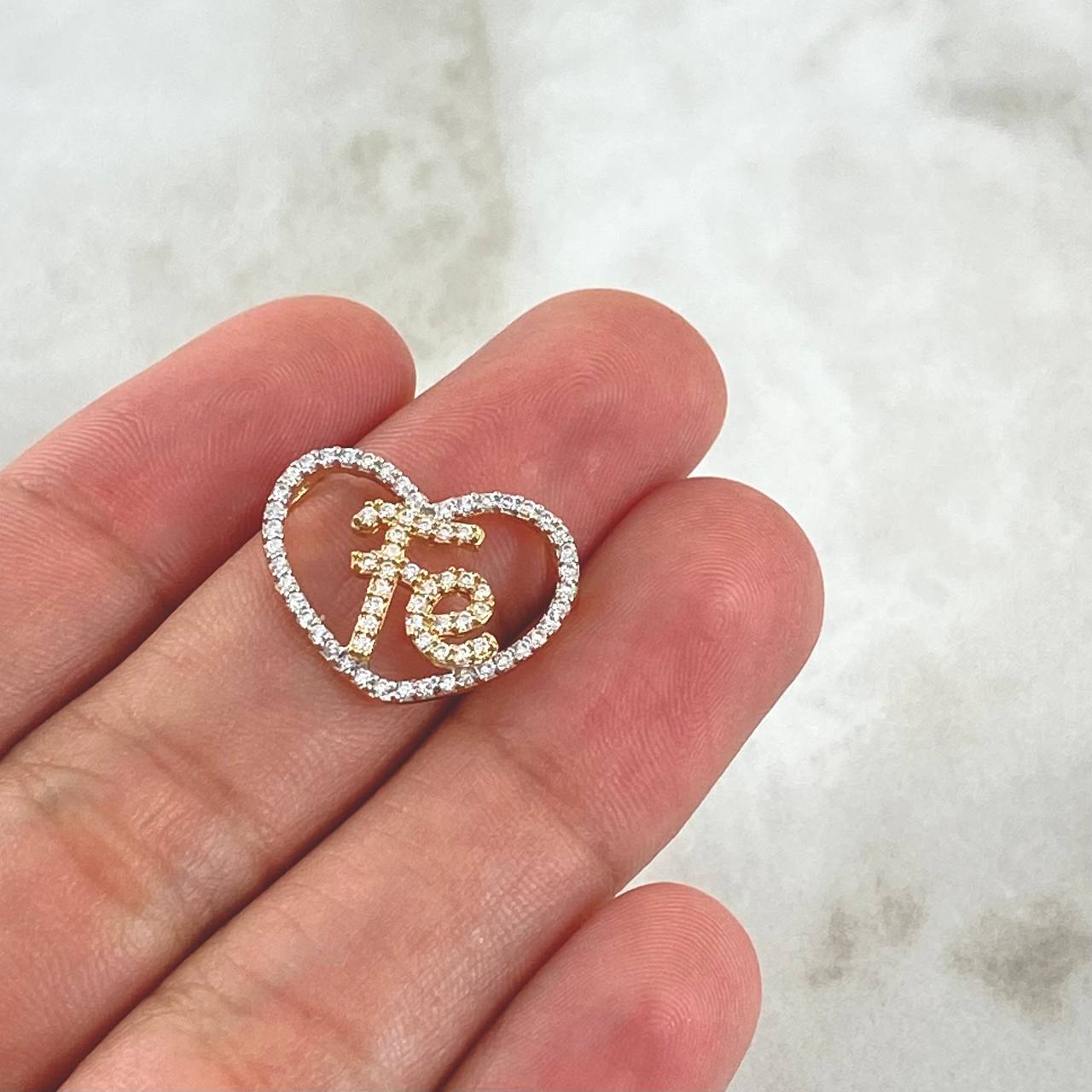Dije Corazon Fe 1.65gr / 1.5cm / Sin Cargador - Circones Blancos Oro Amarillo 18K *