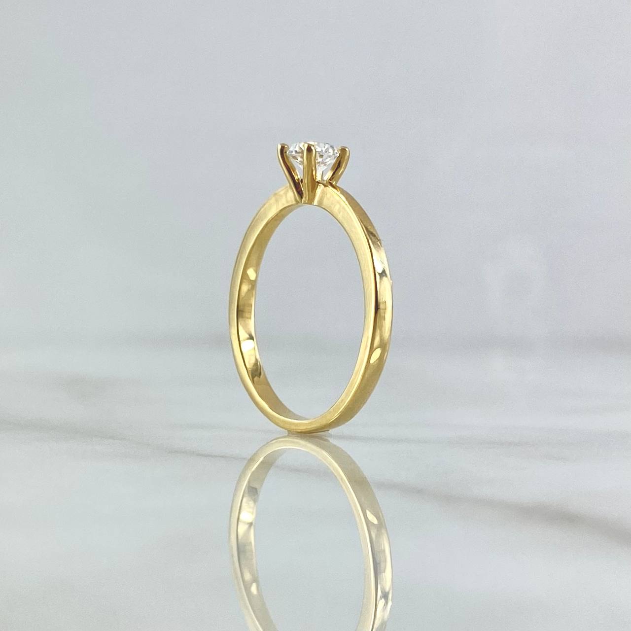 Anillo Solitario Recto 2.9gr / T7 3/4 / Circon Blanco Oro Amarillo 18K