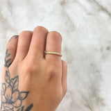 Anillo Media Churumbela 2.15gr / T7 1/4 / Circones Blancos Oro Amarillo 18K