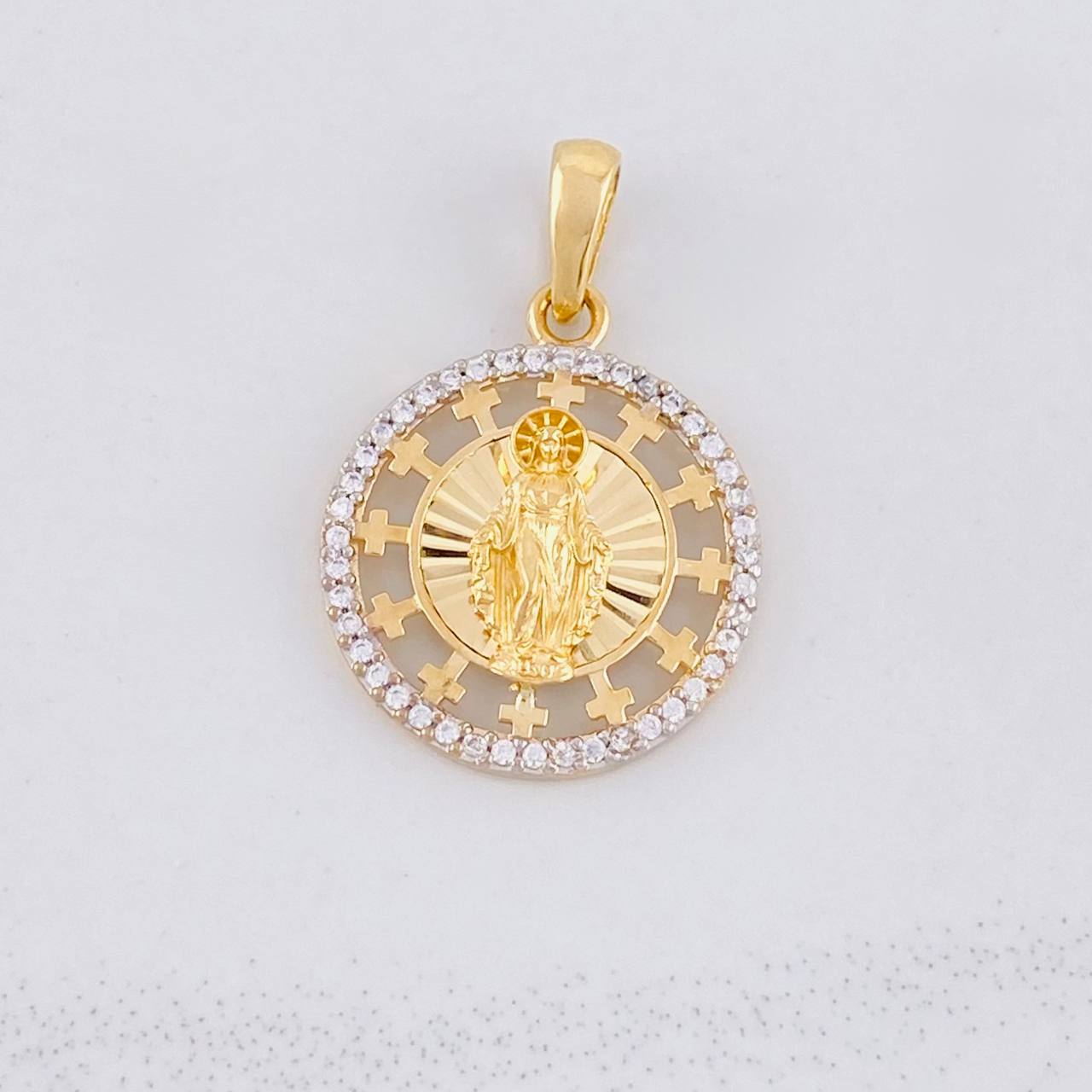 Dije Virgen de Guadalupe Destellos 2.85g / 2.6cm Dos Oros Amarillo Blanco 18K