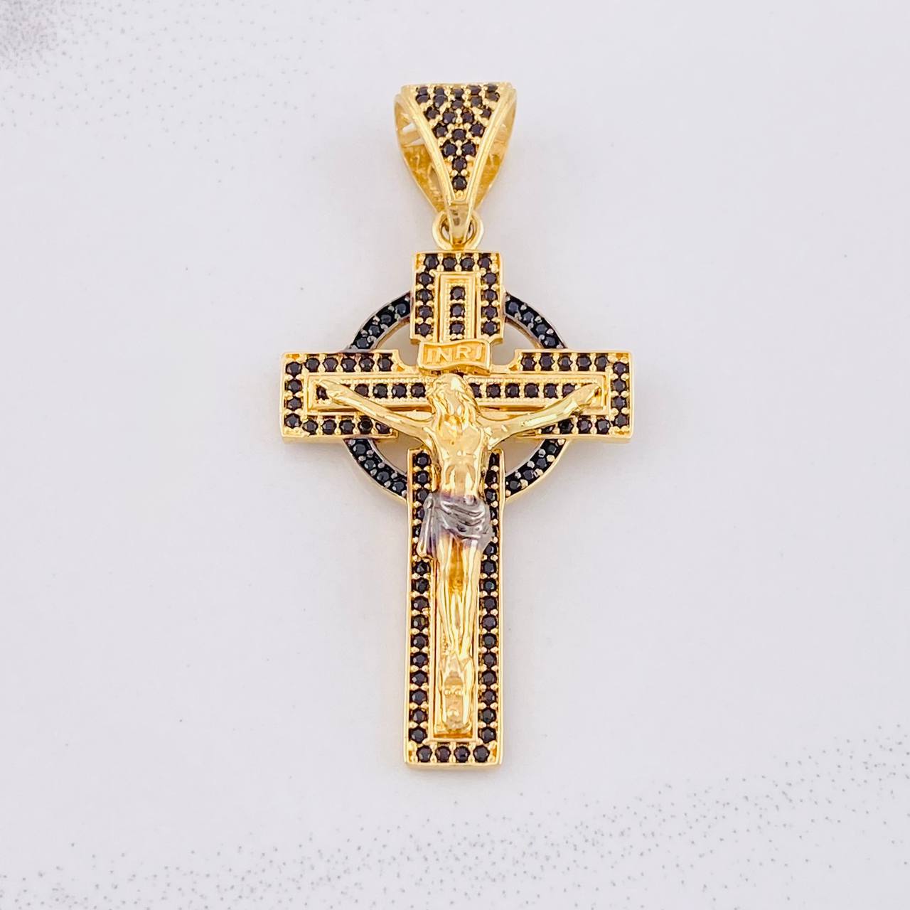 Dije Cruz Cristo Onyx 6.6g / 4.6cm Dos Oros Negro Amarillo 18K