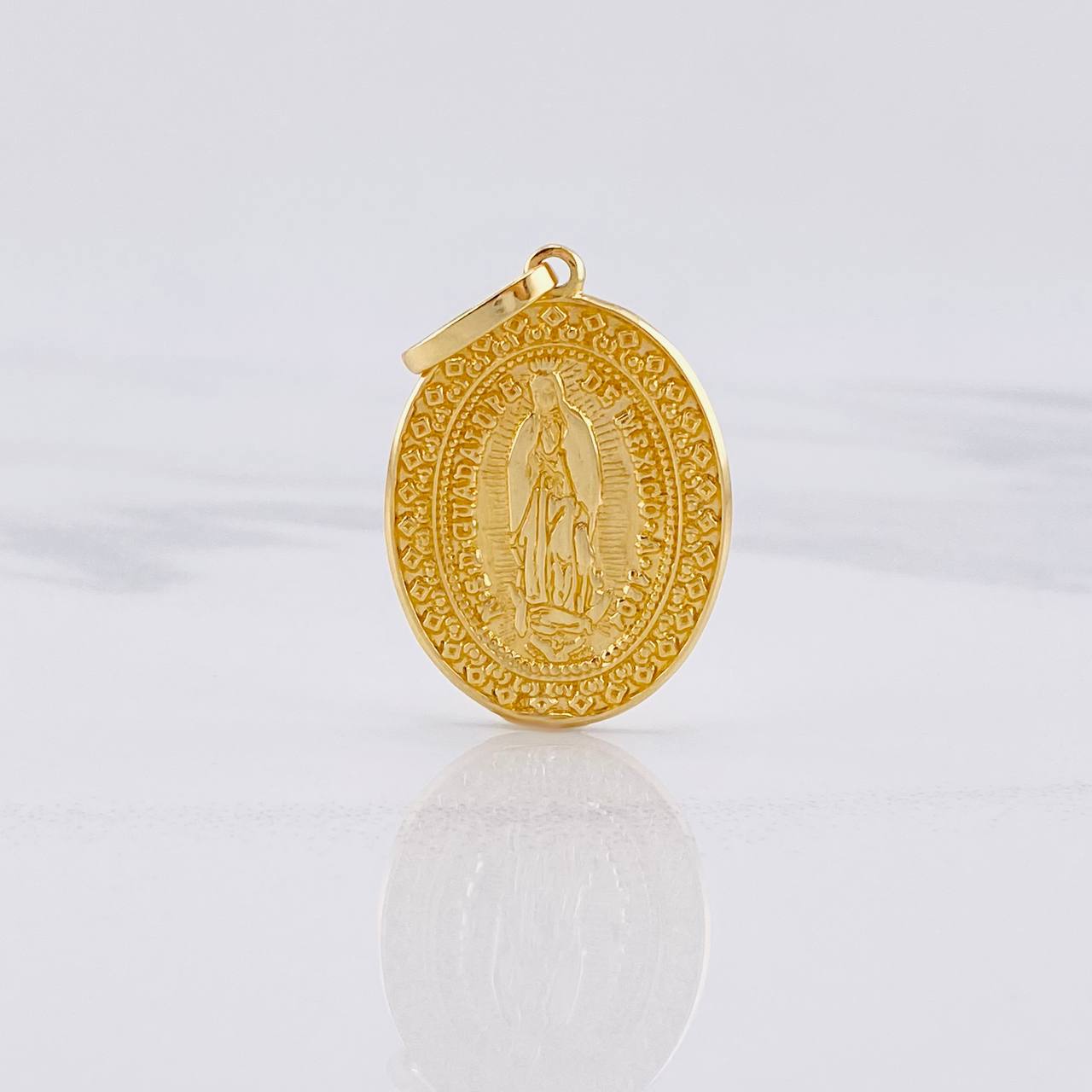 Dije Medalla Virgen de Guadalupe 8.3g / 4.1cm Oro Amarillo 18K