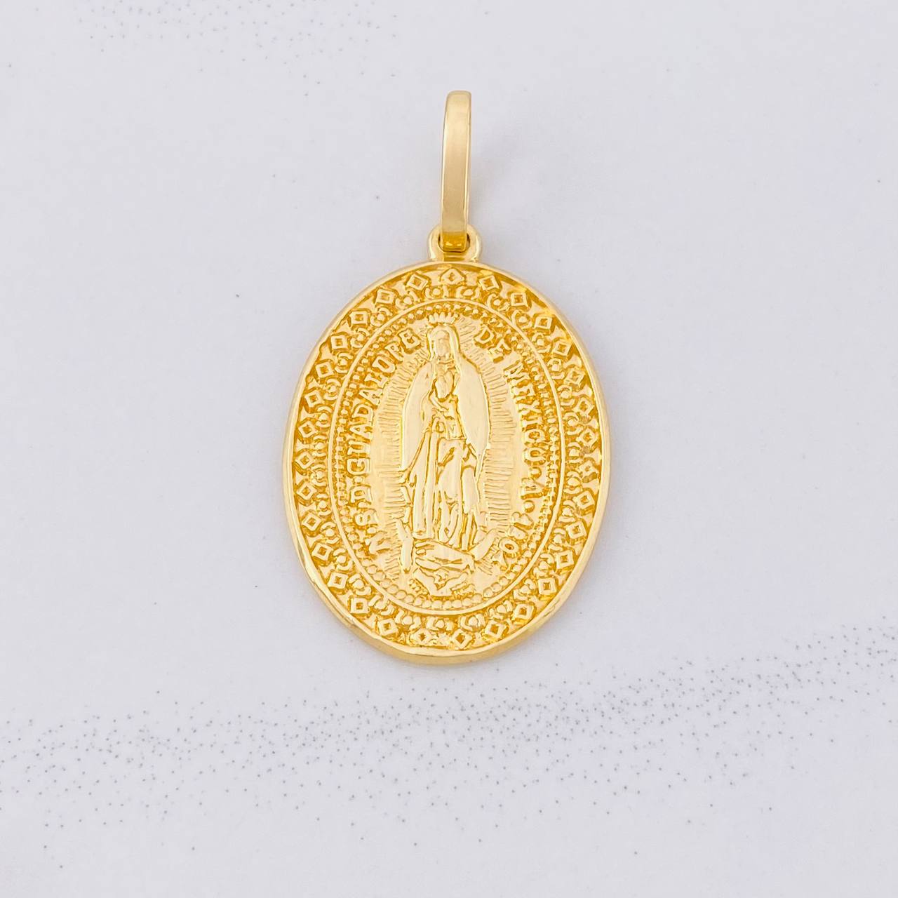 Dije Medalla Virgen de Guadalupe 8.3g / 4.1cm Oro Amarillo 18K