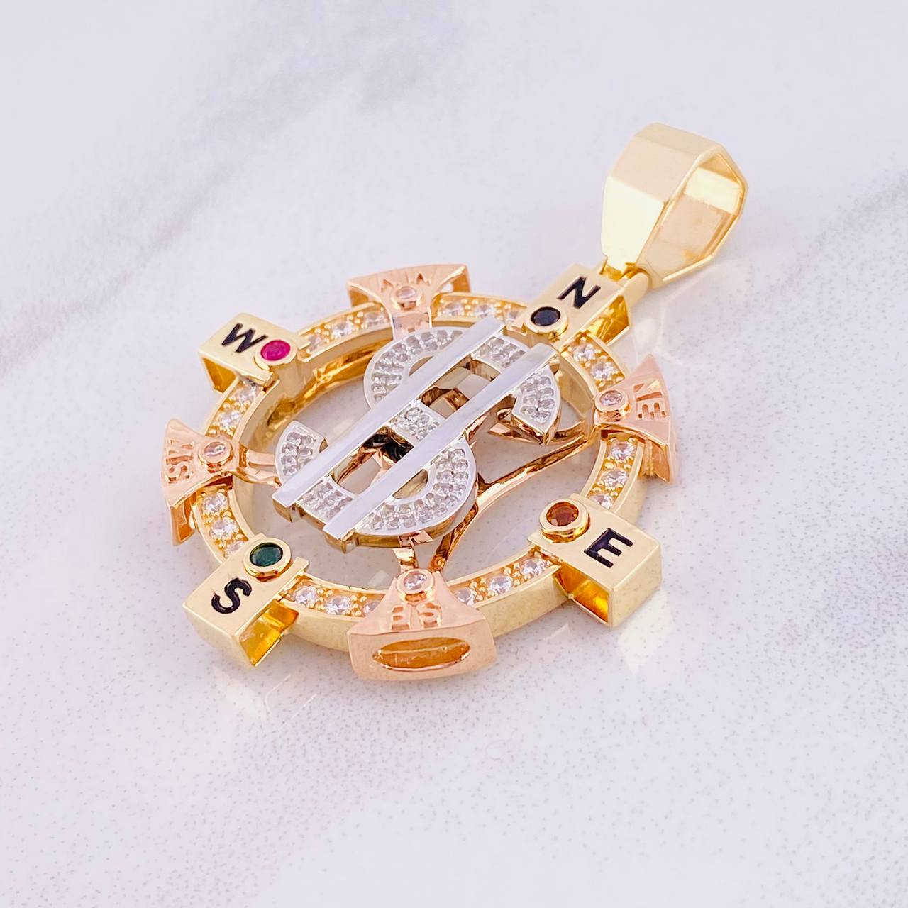 Dije Signo Peso Móvil 23.65g / 5.8cm Tres Oros 18K