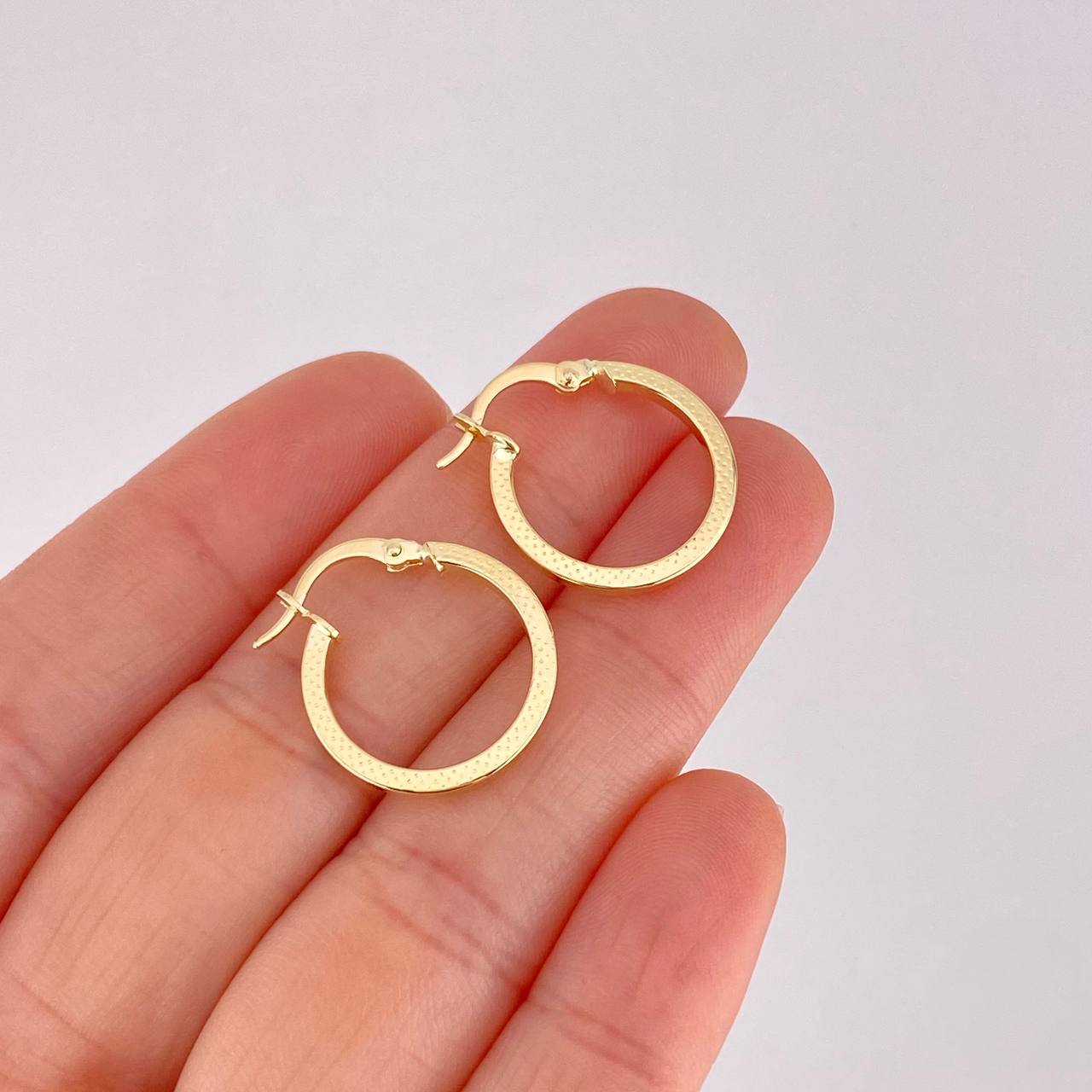 Candongas Punteadas 1.45g / 2cm Oro Amarillo 18K