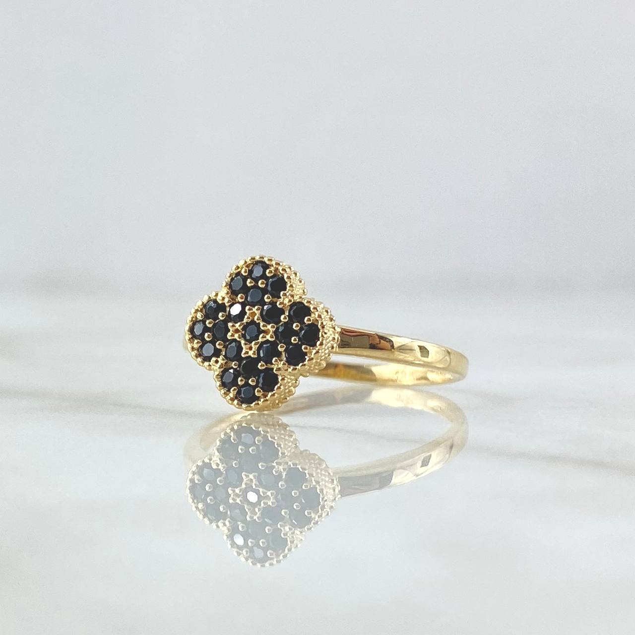 Set Trébol VCyA 6.75gr / Dije 2.1cm - Topos 9mm - Anillo T7 3/4 / Circones Negros Oro Amarillo Nac.Esp. 18K ©