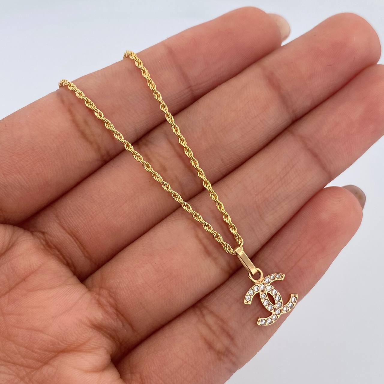 Set Cadena Lazo 1gr / 50cm / 1.1mm + Dije Ola Cruzada 0.5gr / 1.3cm Circones Blancos Oro Amarillo 18K (Oferta) $