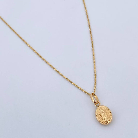 Set Cadena Singapur 1.1gr / 49.7cm 0.7mm + Dije Virgen Guadalupe 0.4gr / 1.5cm Troquelado Oro Amarillo 18K (Oferta) $