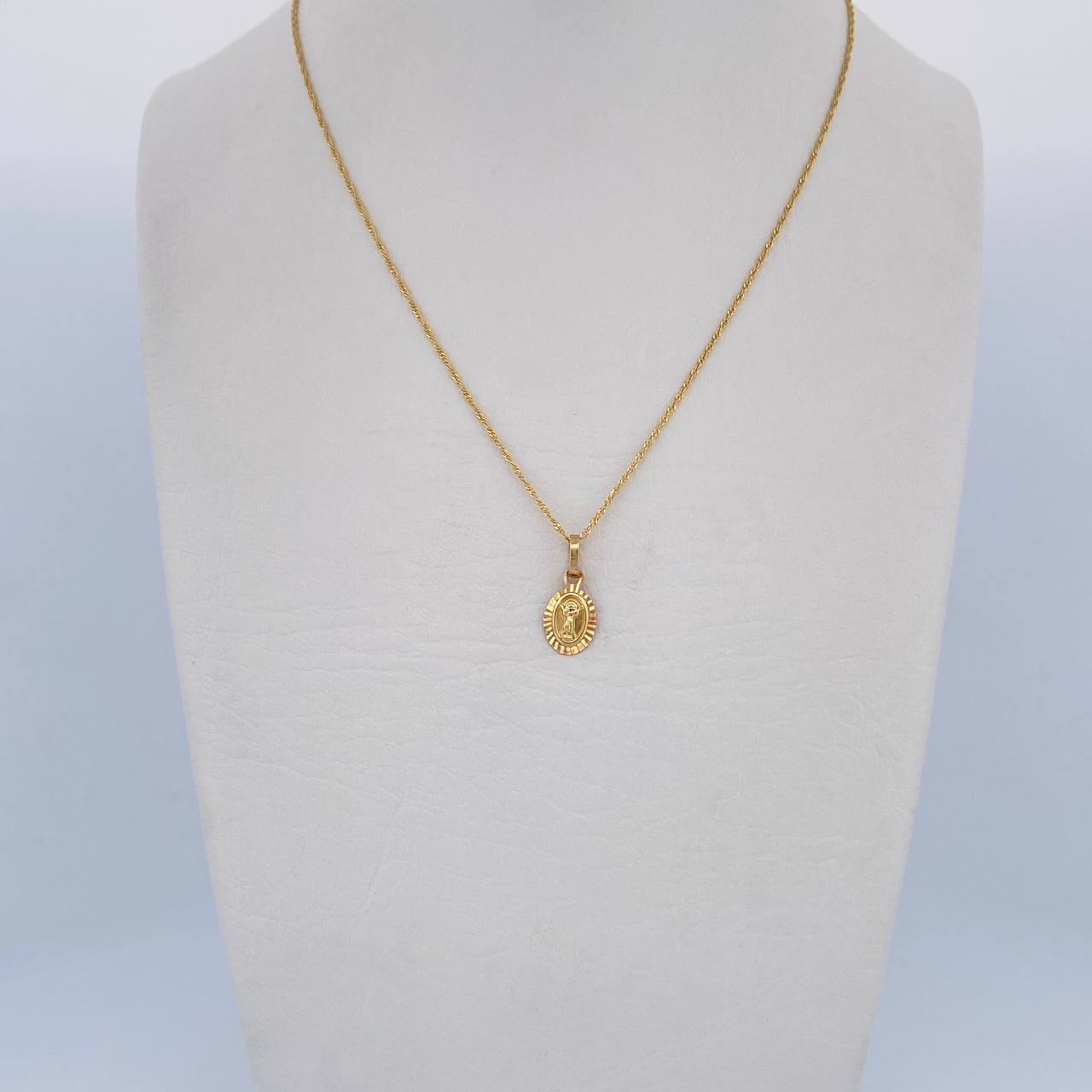 Set Cadena Singapur 1.05gr / 45cm / 0.7mm + Dije Divino Niño 0.65gr / 1.4cm Diamantado Oro Amarillo 18K (Oferta) $