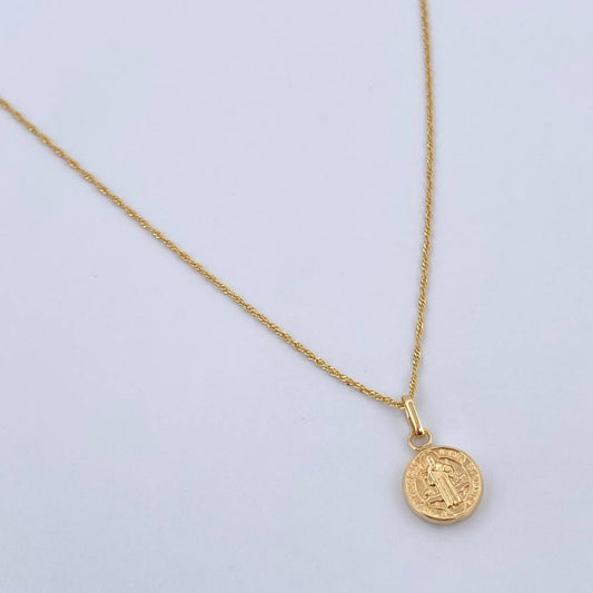 Set Cadena Singapur 1.05gr / 45cm / 0.7mm + Dije San Benito / 0.45gr / 1.4cm Troquelado Oro Amarillo 18K (Oferta) $