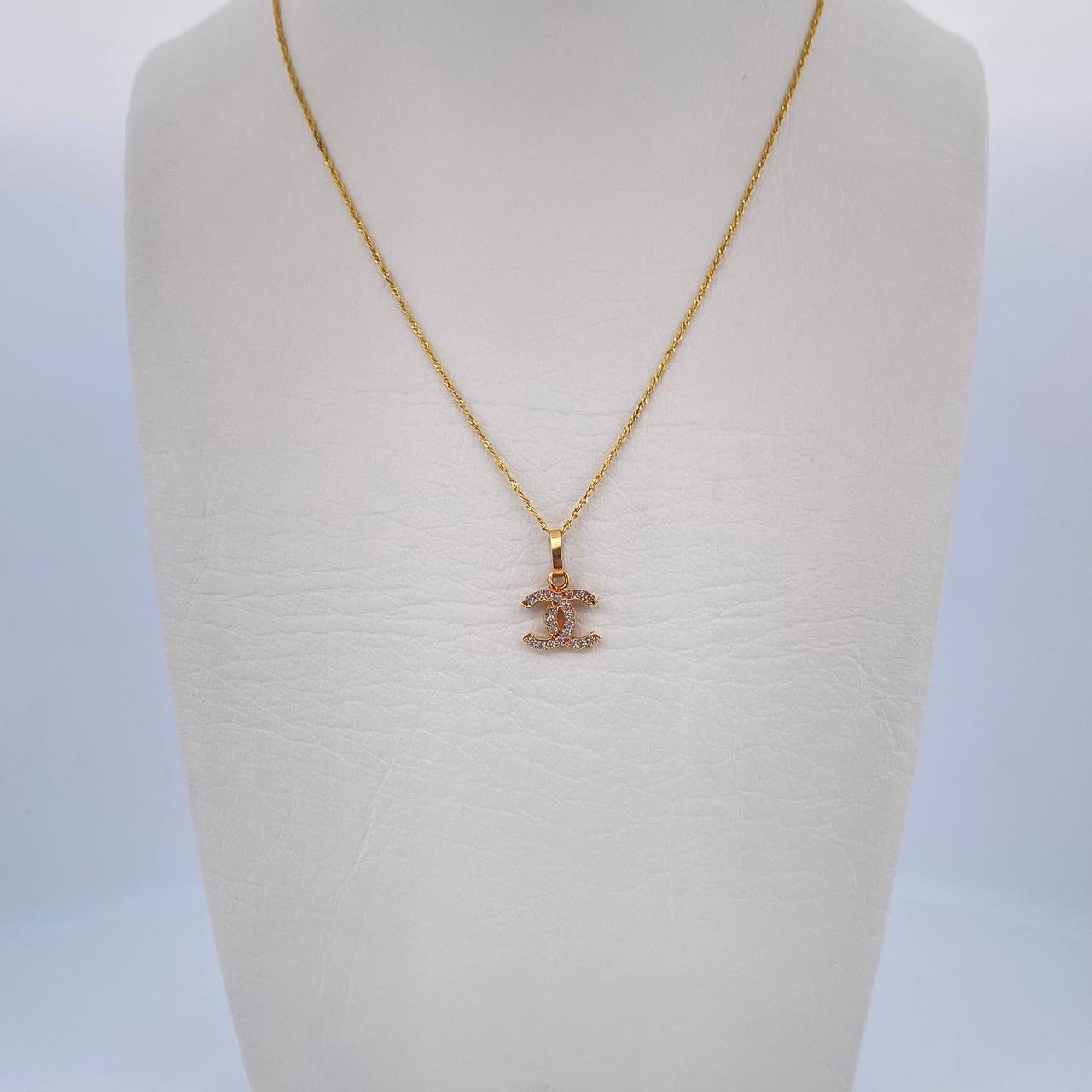 Set Cadena Singapur 1.15gr/51.1cm/0.7mm + Dije Ola Cruzada 0.5gr/1.3cm Circones Blancos Oro Amarillo 18K (Oferta) $