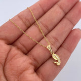 Set Cadena Singapur 1.1gr/45.1cm/0.8mm + Dije Virgen Maria 0.55gr/1.7cm Circones Blancos Oro Amarillo 18K (Oferta) $