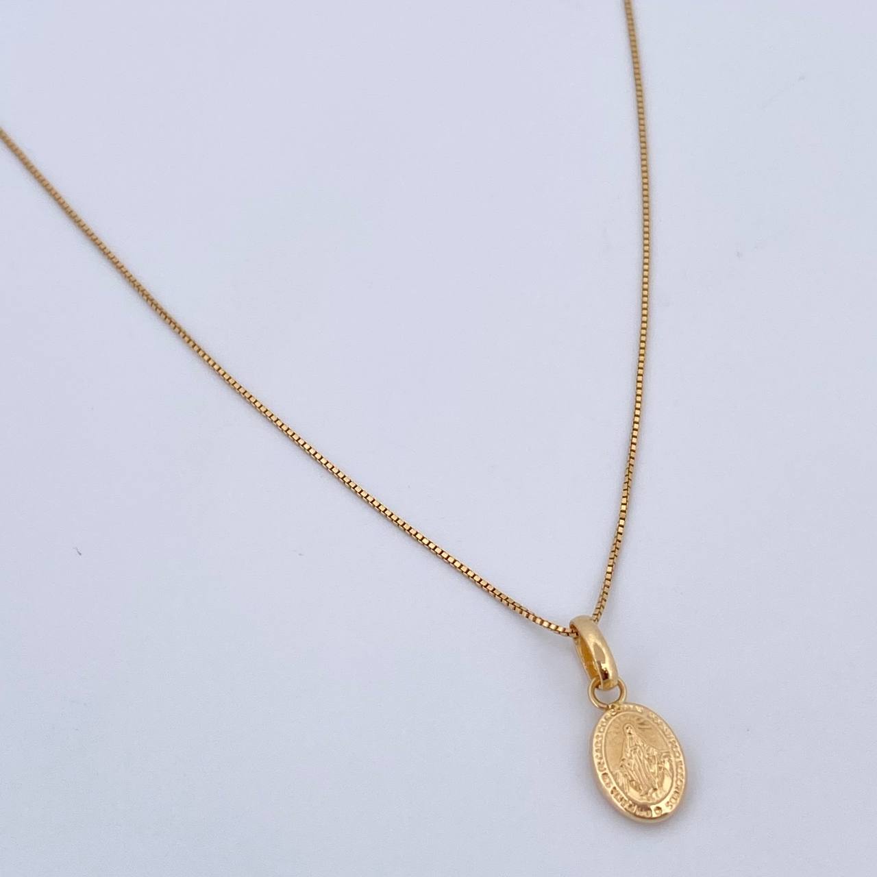 Set Cadena Veneciana 1.35gr/50.1cm/0.6mm + Dije Virgen Milagrosa 0.35gr/1.4cm Troquelado Oro Amarillo 18K (Oferta) $