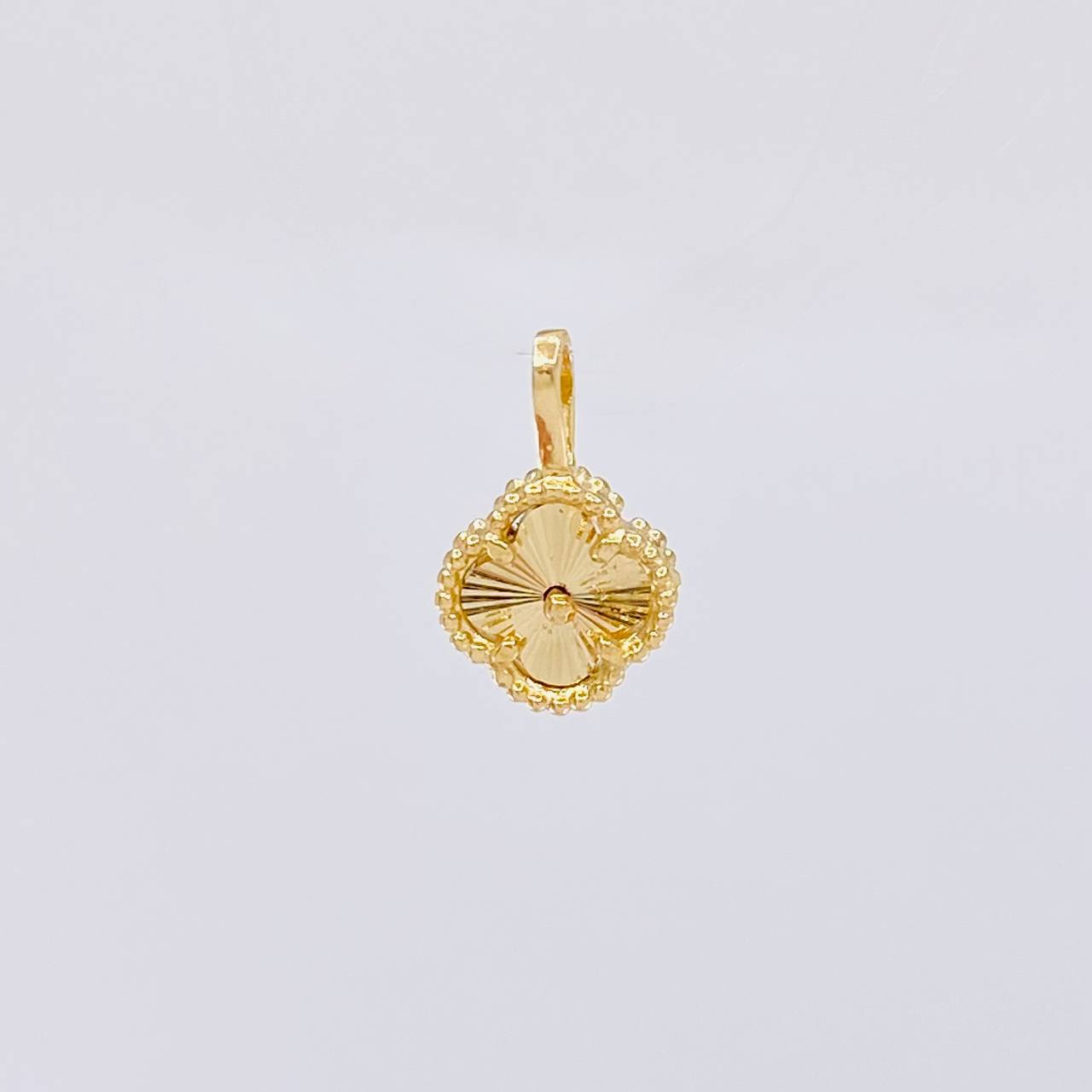 Dije Trebol Diamantado 0.75g / 1.2cm Oro Amarillo 18K