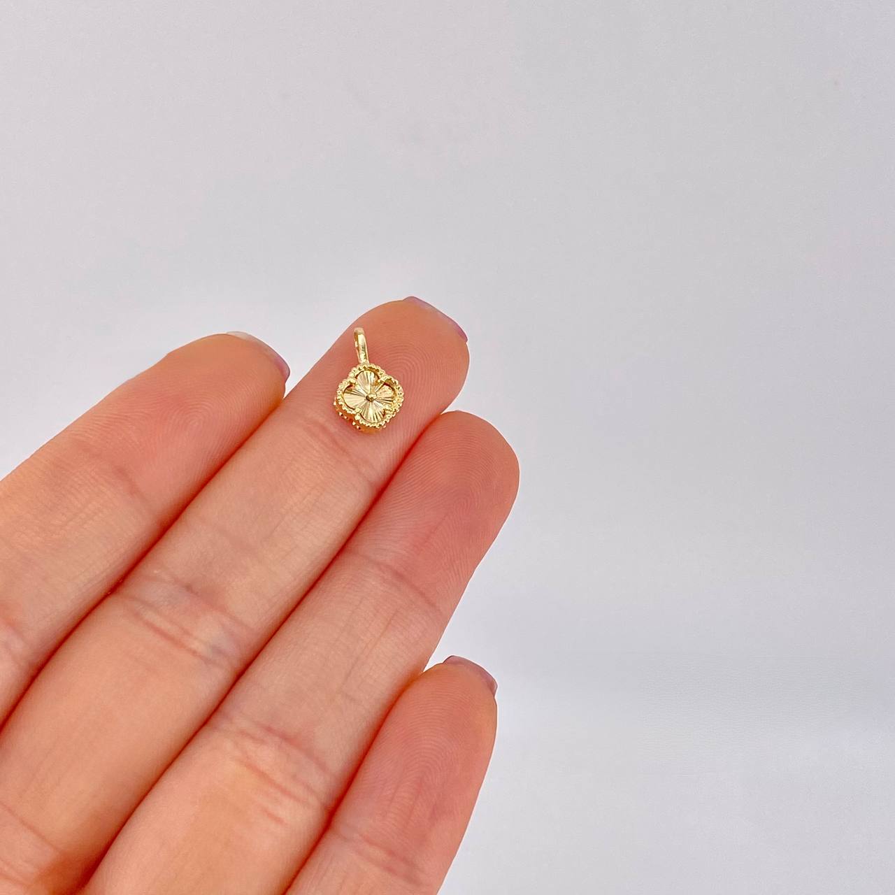 Dije Trebol Diamantado 0.75g / 1.2cm Oro Amarillo 18K