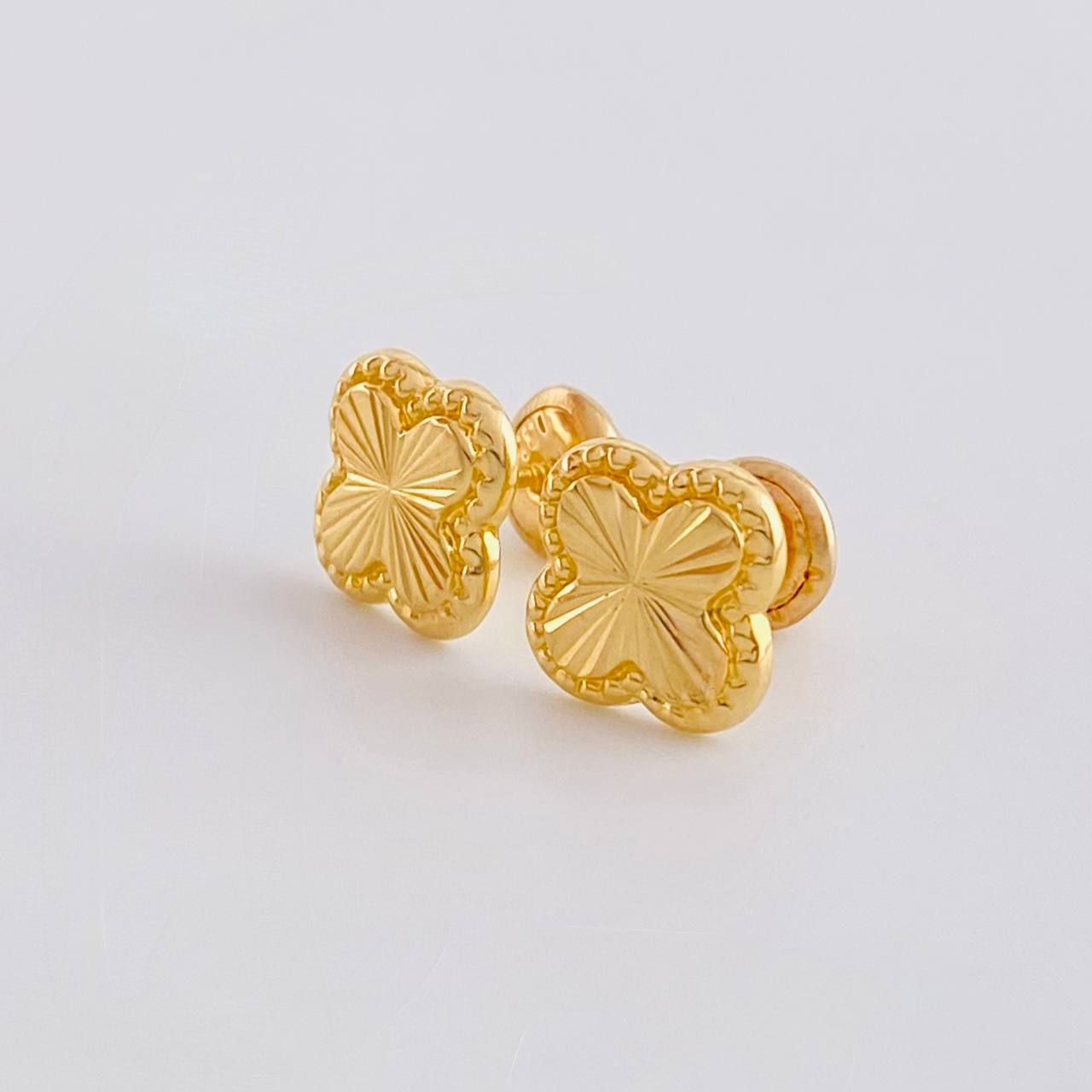 Topos Trebol Diamantado 0.9g / 8.5mm Oro Amarillo 18K