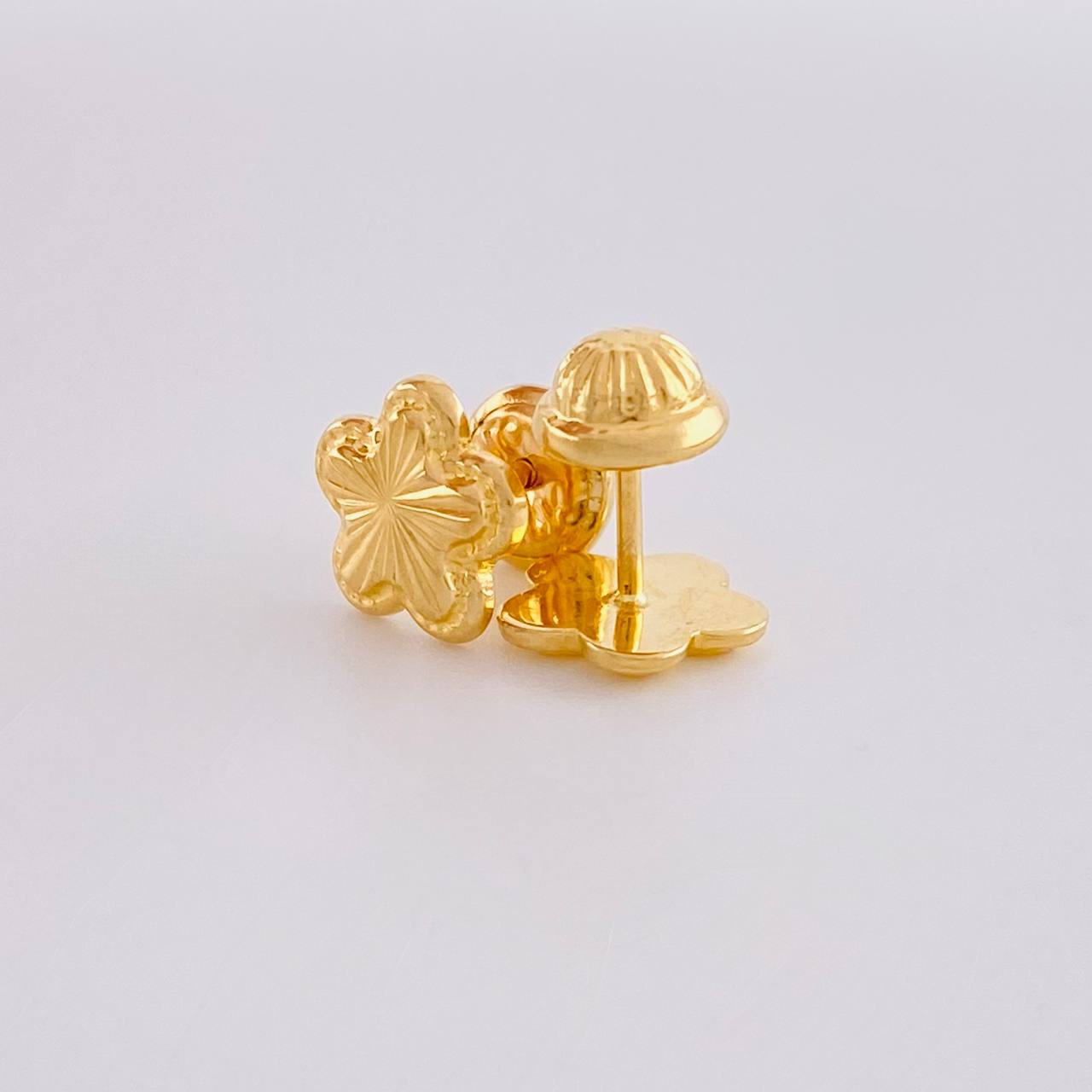 Topos Flor Diamantada 0.7g / 7.7mm Oro Amarillo 18K