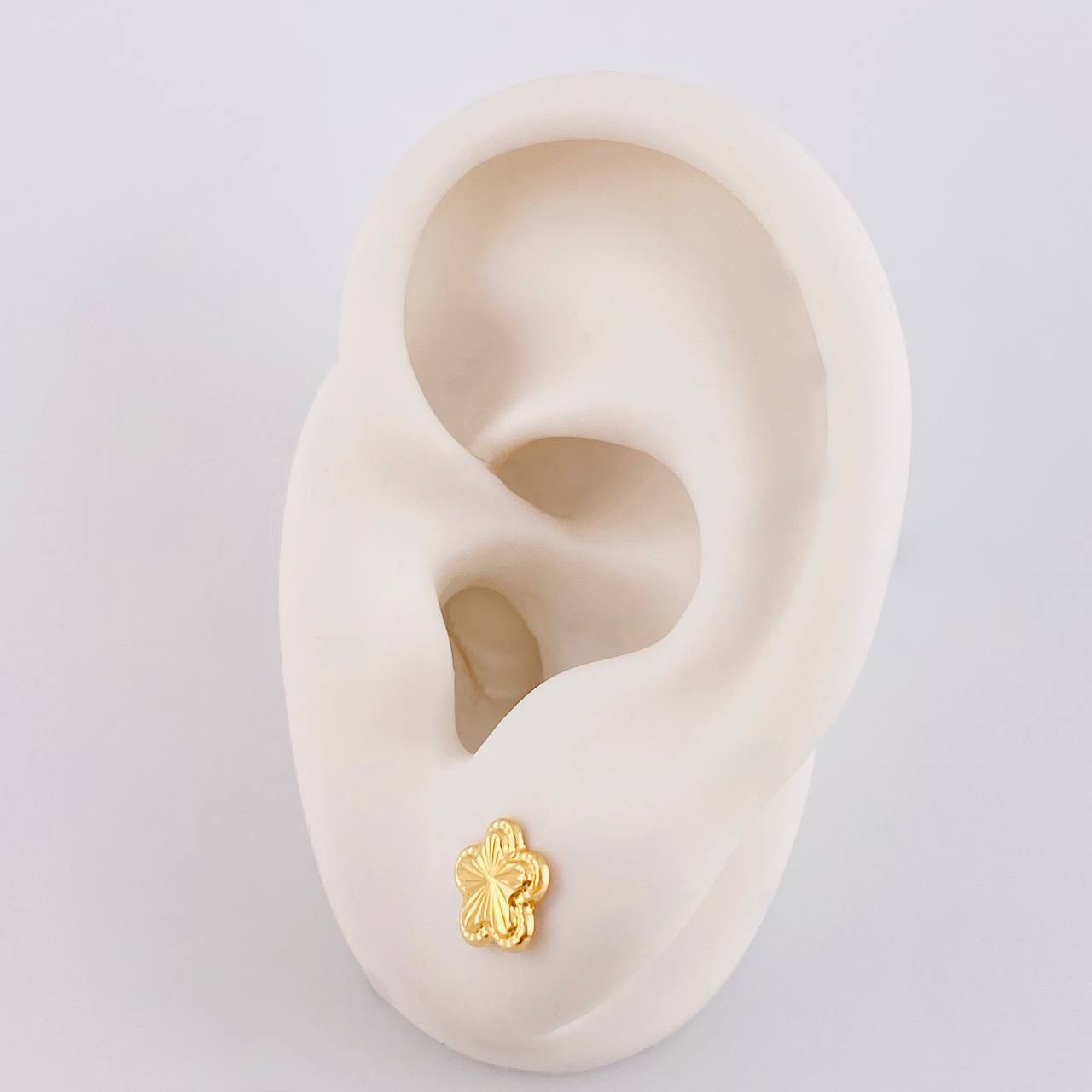 Topos Flor Diamantada 0.7g / 7.7mm Oro Amarillo 18K