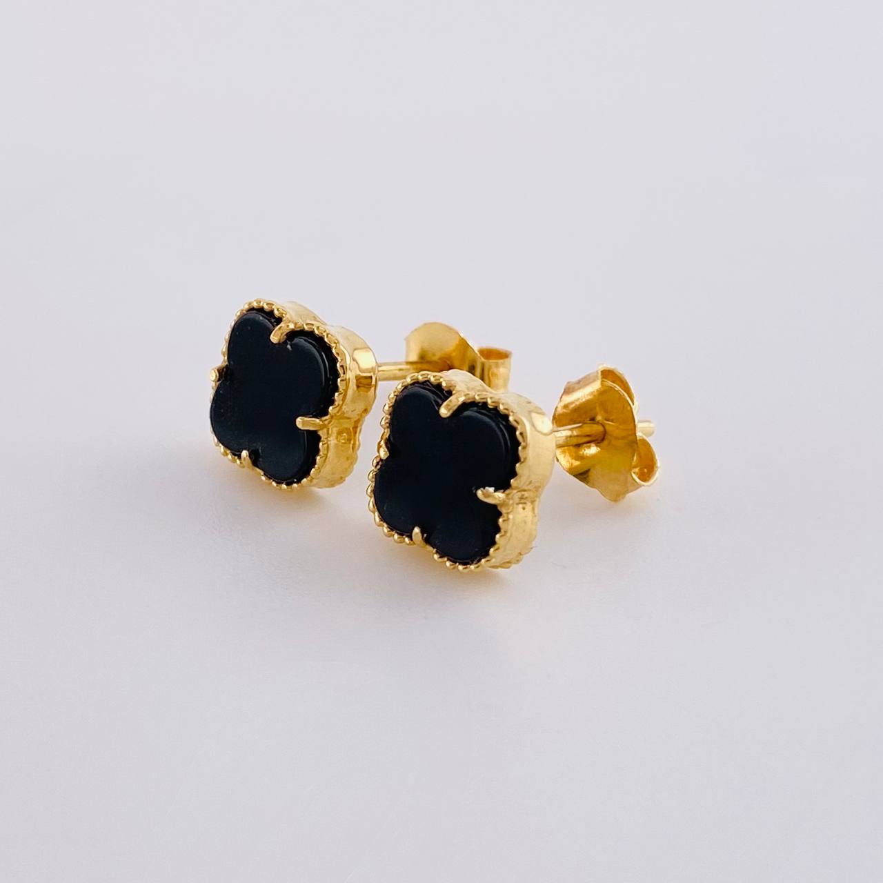 Topos Trebol Onix Negro 2g / 7.9mm Oro Amarillo 18K